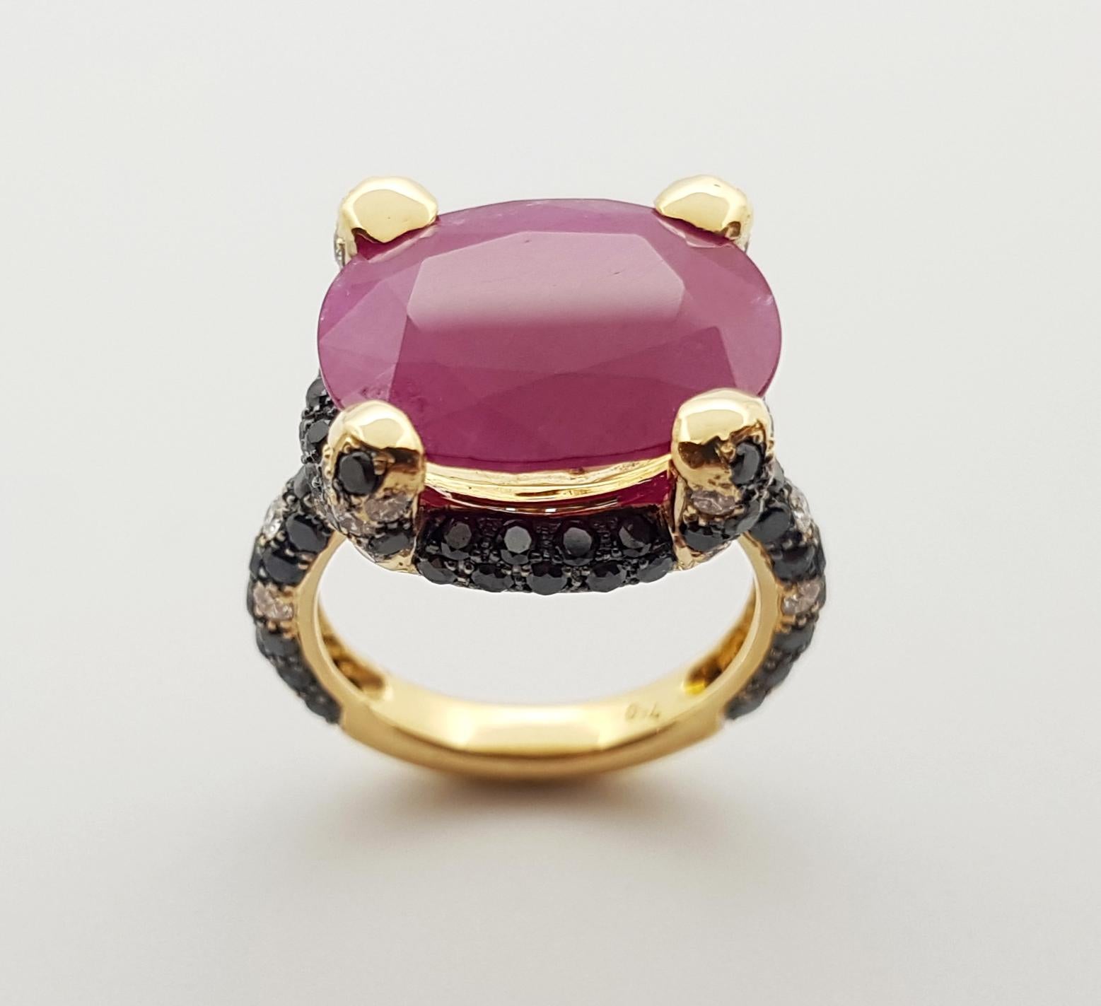 Ruby with Black Diamond and Diamond Ring Set in 18 Karat Gold Settings For Sale 5