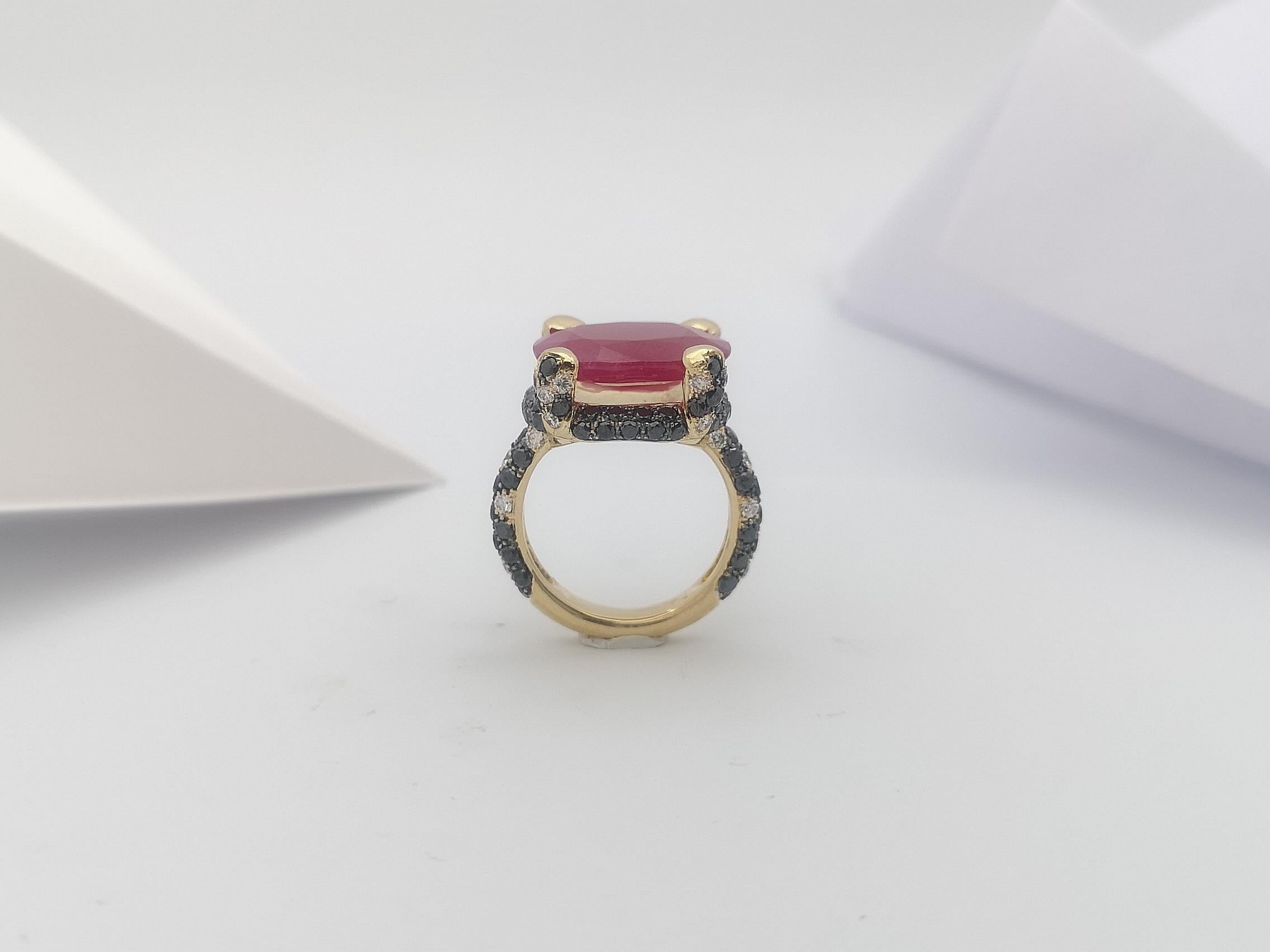 Ruby with Black Diamond and Diamond Ring Set in 18 Karat Gold Settings For Sale 7