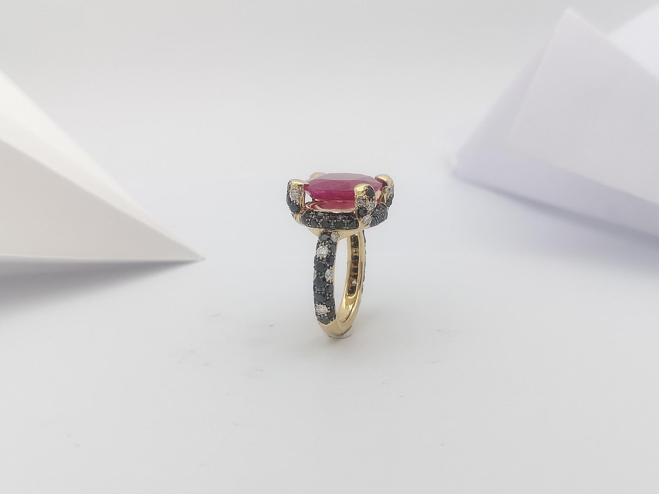 Ruby with Black Diamond and Diamond Ring Set in 18 Karat Gold Settings For Sale 9