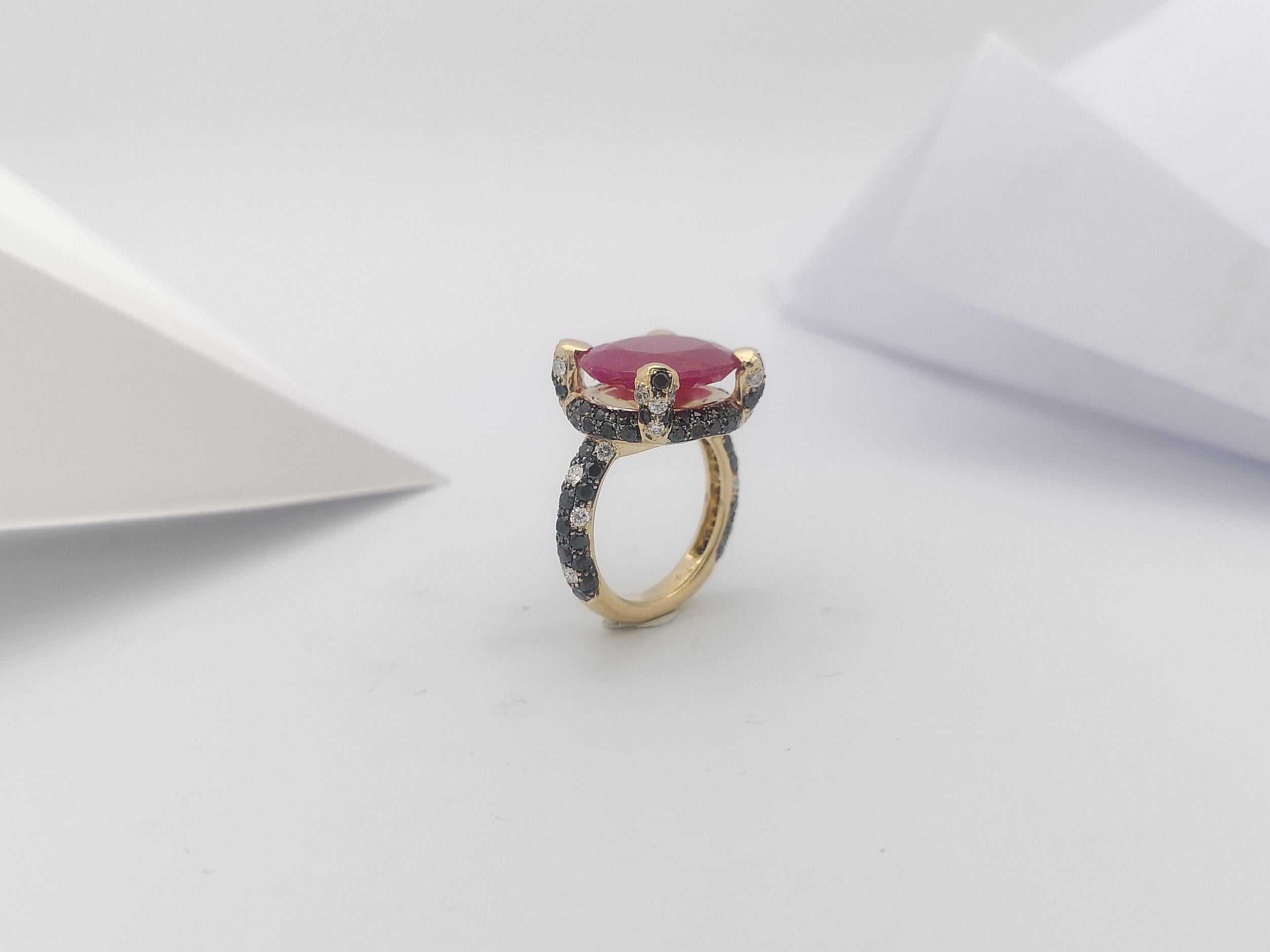 Ruby with Black Diamond and Diamond Ring Set in 18 Karat Gold Settings For Sale 10