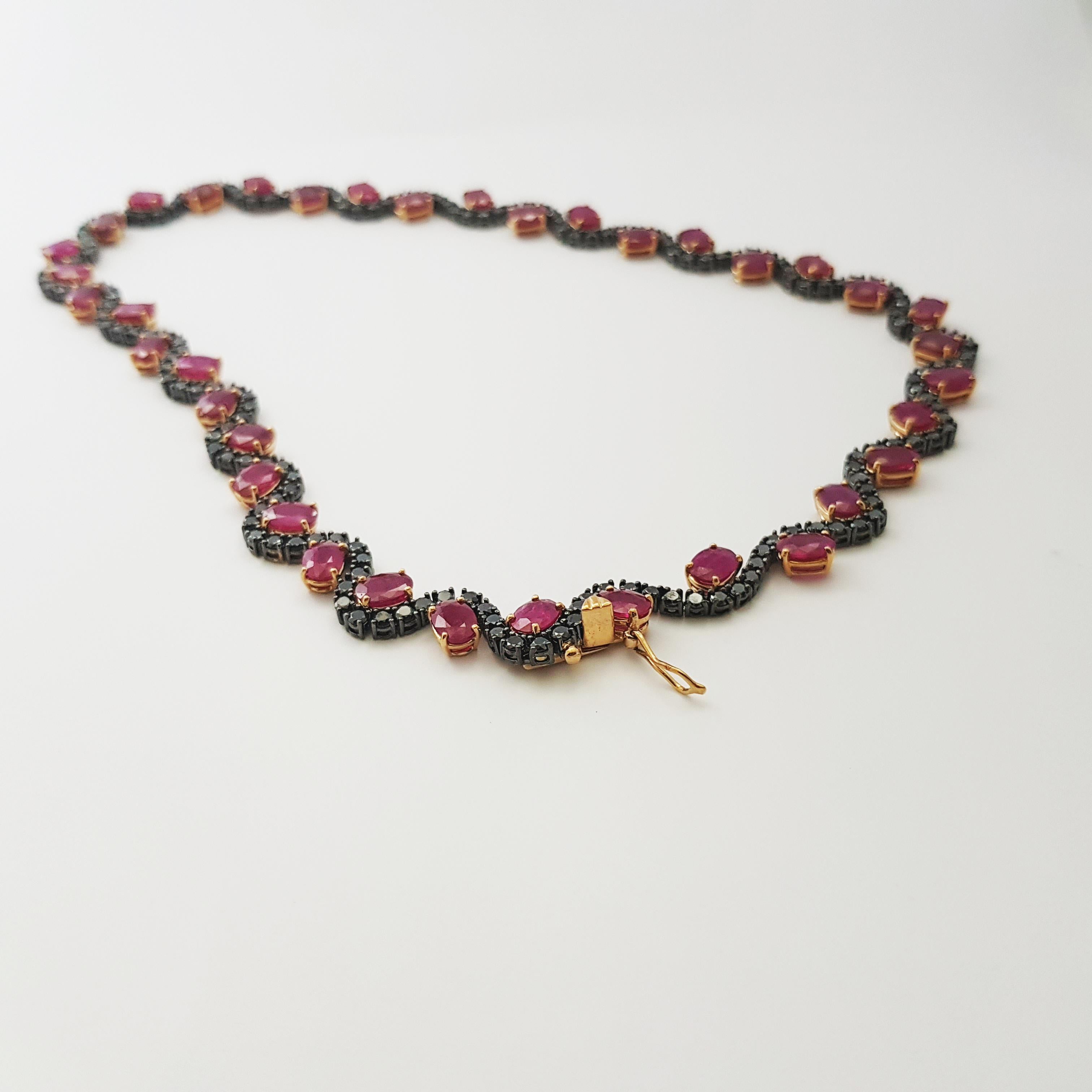 Collana di rubini e diamanti neri con montatura in oro 18K in vendita 1