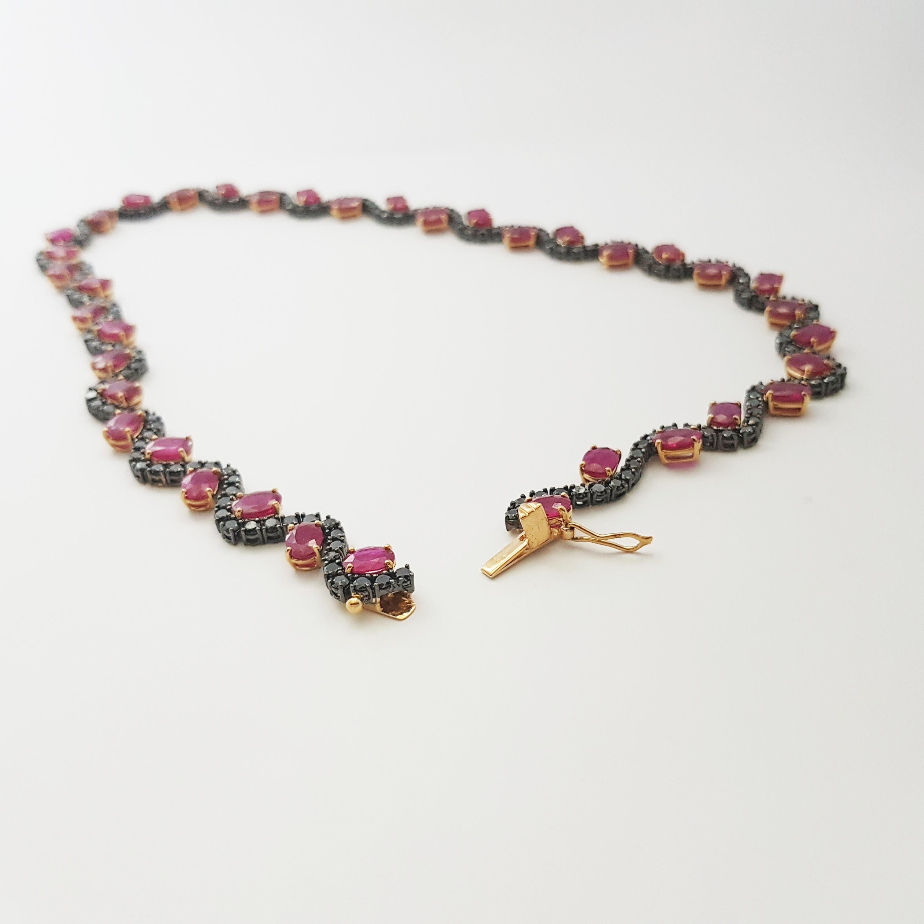 Collana di rubini e diamanti neri con montatura in oro 18K in vendita 2