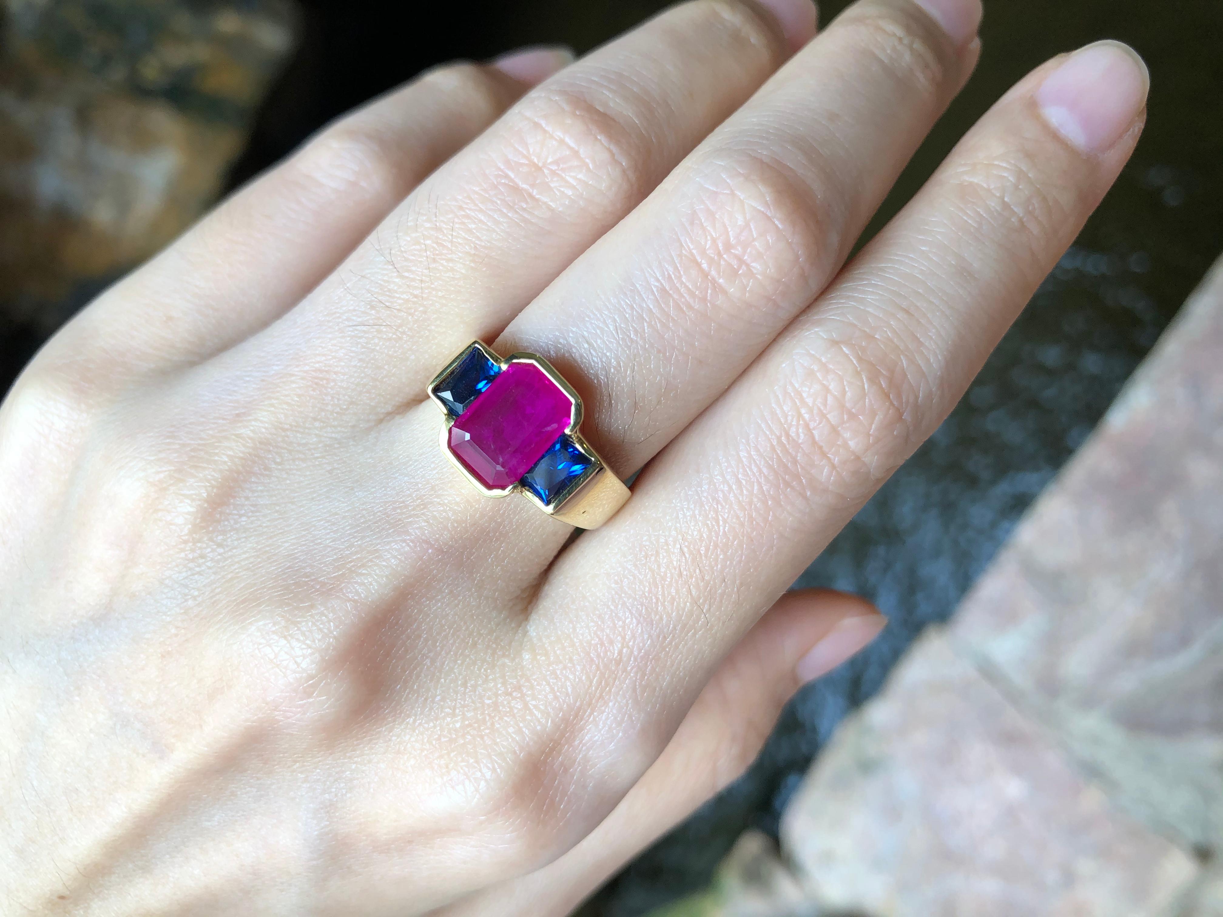 Contemporary Ruby with Blue Sapphire  Ring set in 18 Karat Gold Settings For Sale