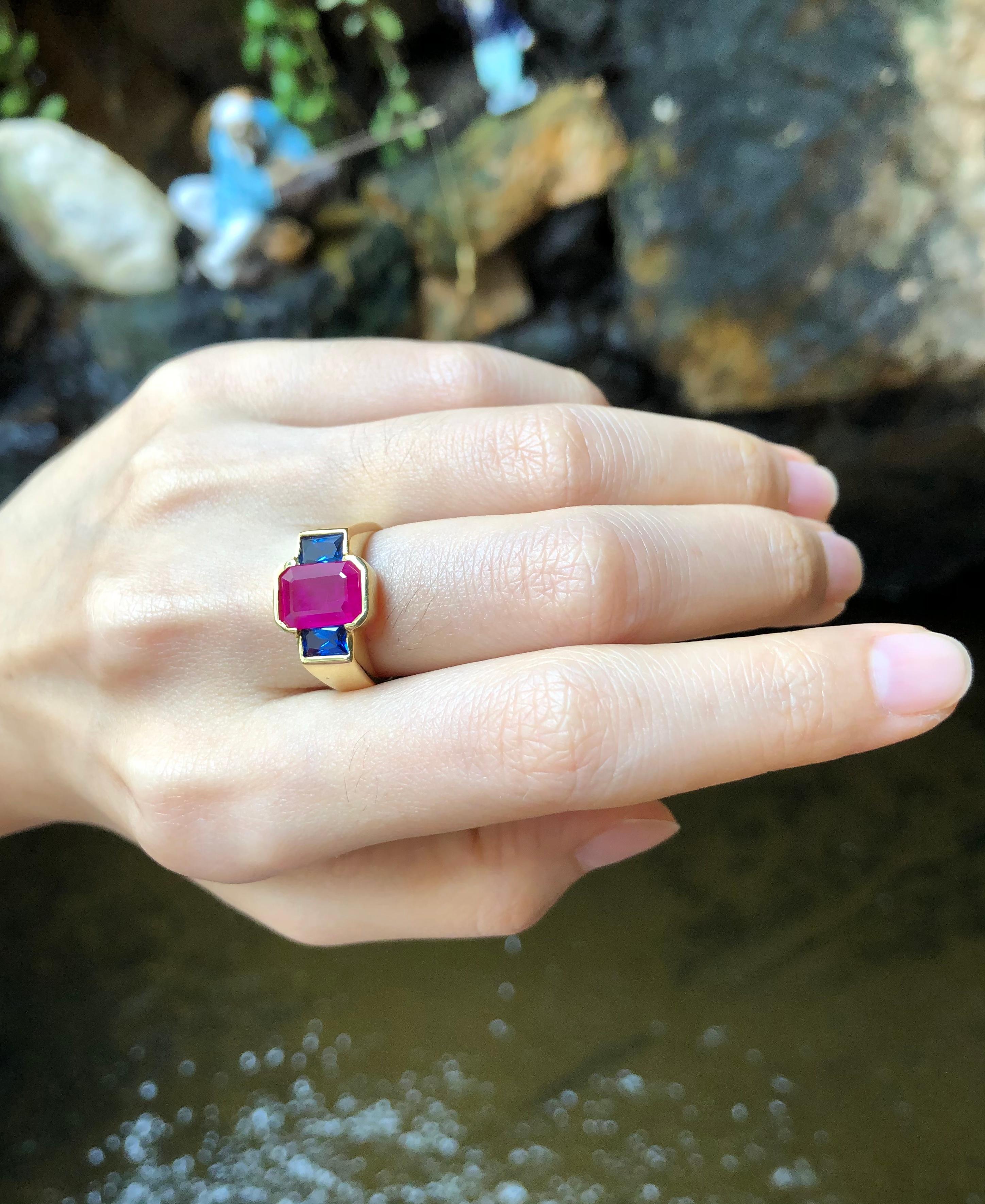Ruby with Blue Sapphire  Ring set in 18 Karat Gold Settings In New Condition For Sale In Bangkok, TH