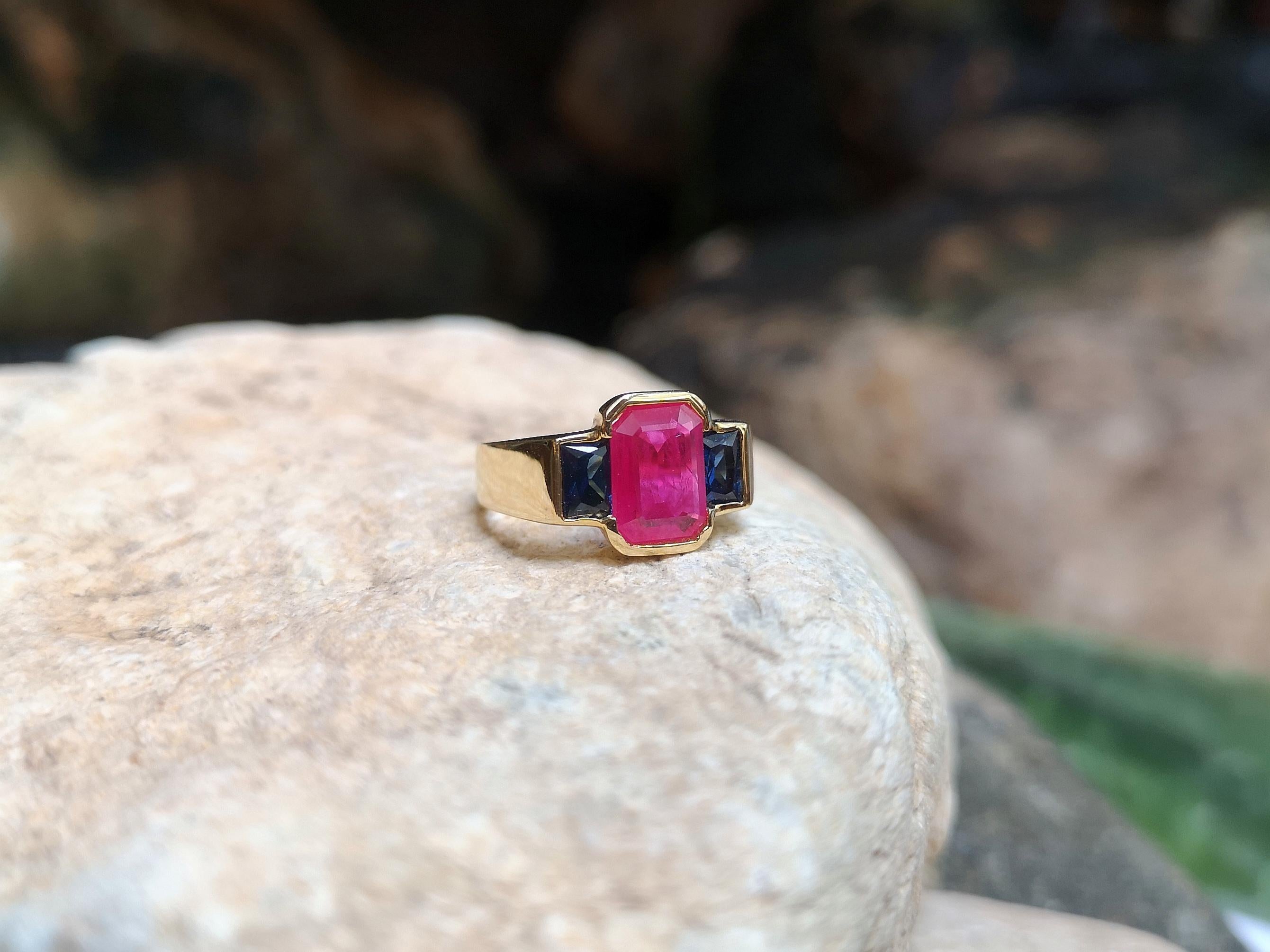 Ruby with Blue Sapphire  Ring set in 18 Karat Gold Settings For Sale 1