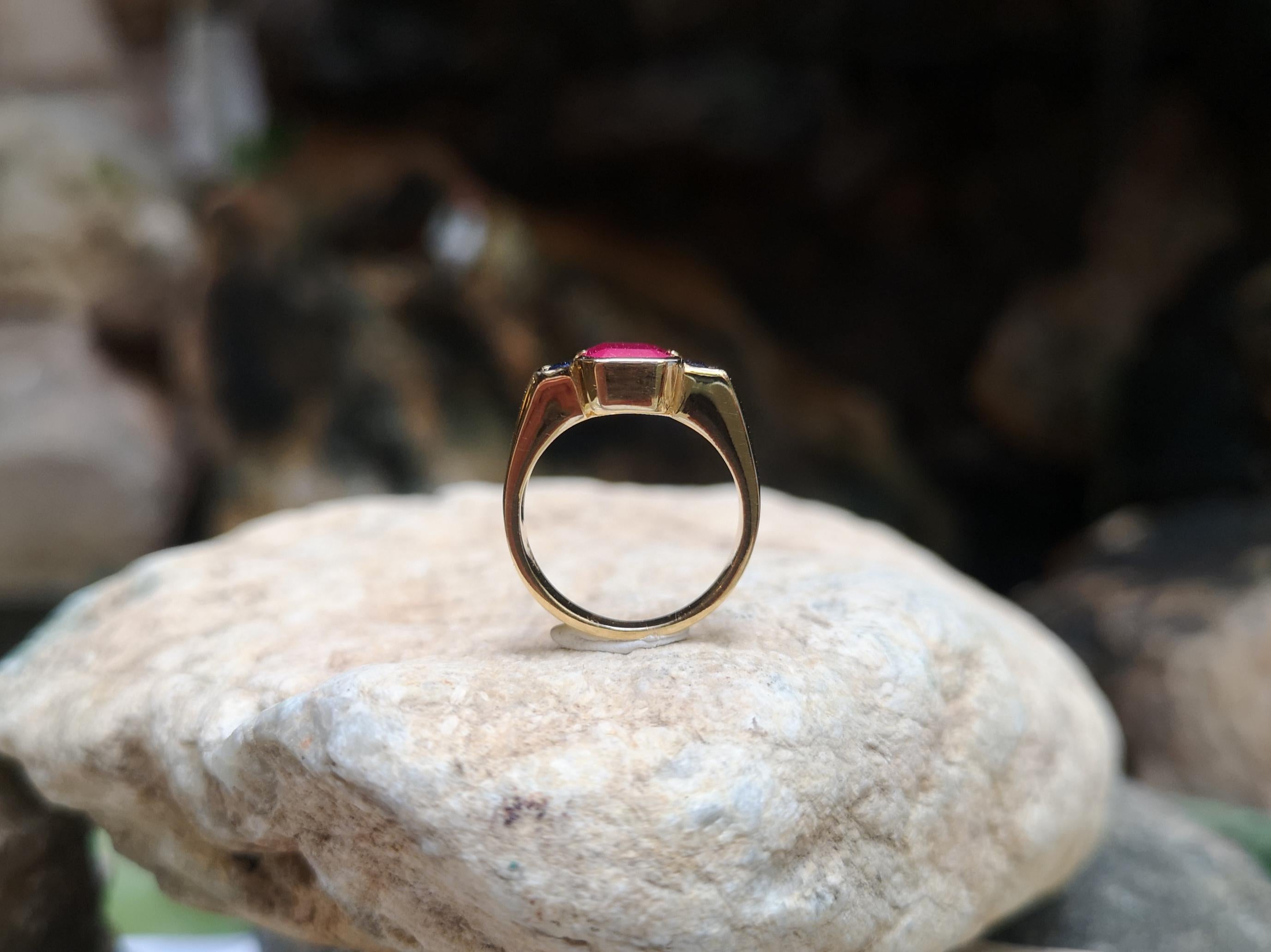 Ruby with Blue Sapphire  Ring set in 18 Karat Gold Settings For Sale 3