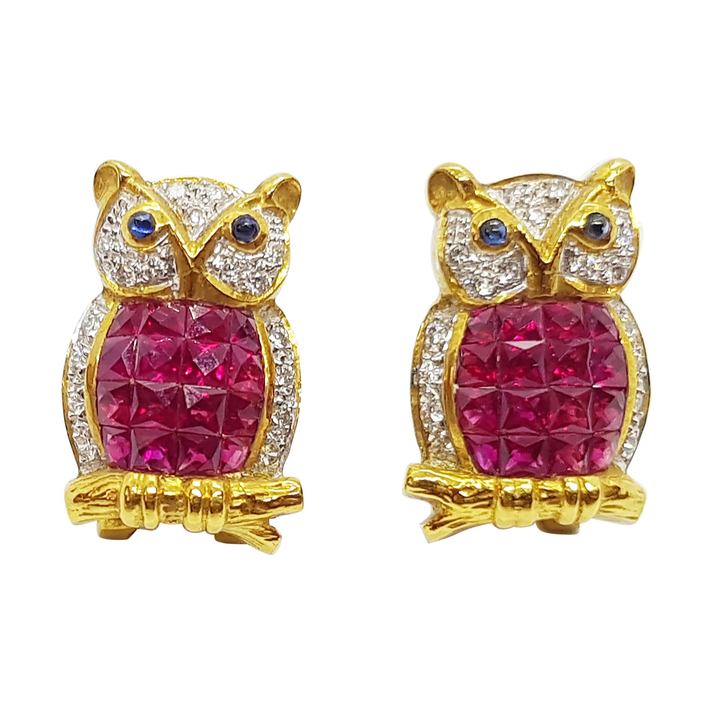 Boucles d'oreilles hibou en or 18 carats avec rubis, diamants et saphir bleu en cabochon