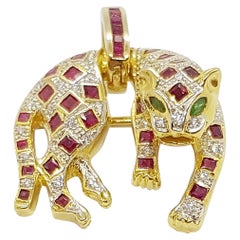 Rubin mit Diamant und Smaragd Panther Anhänger/Brosche in 18 Karat Gold