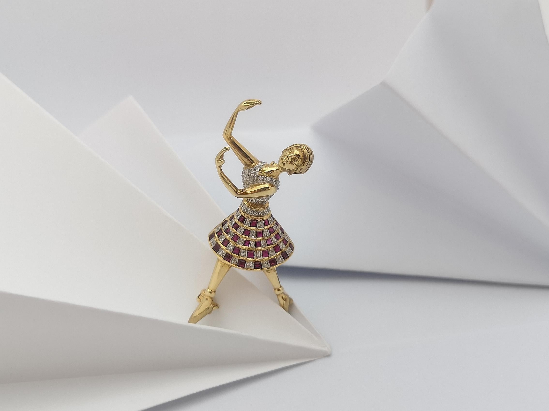 Taglio misto Spilla Ballerina in rubino e diamanti con montatura in oro 18 carati in vendita