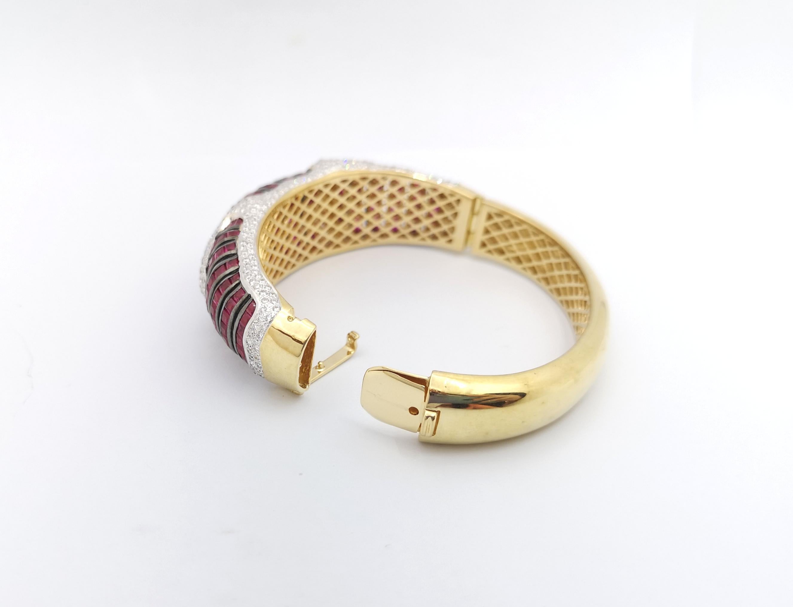 Brazalete de rubí con diamantes engastado en oro de 18 quilates en venta 5