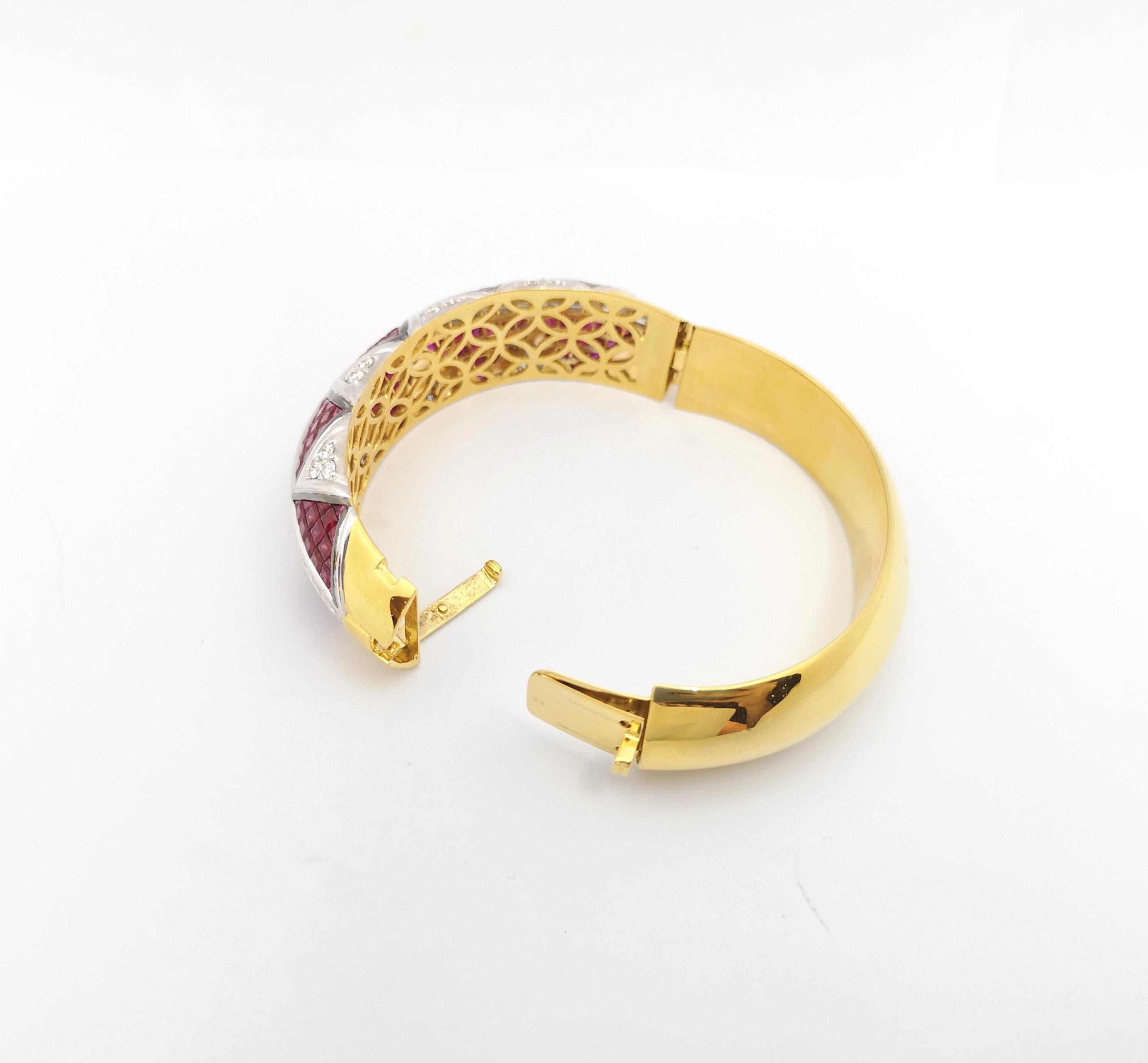 Brazalete de rubí con diamantes engastado en oro de 18 quilates en venta 5