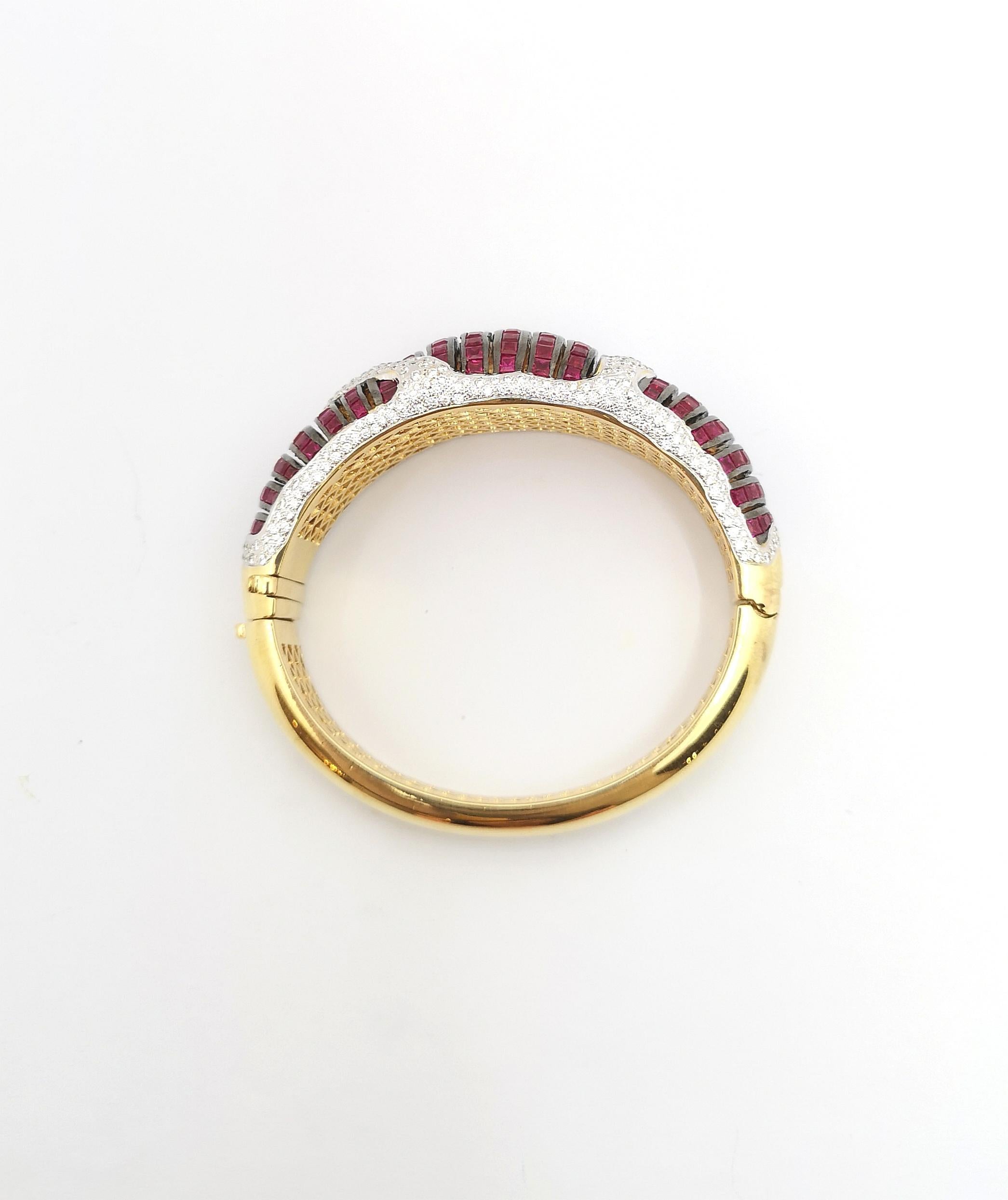Brazalete de rubí con diamantes engastado en oro de 18 quilates en venta 6