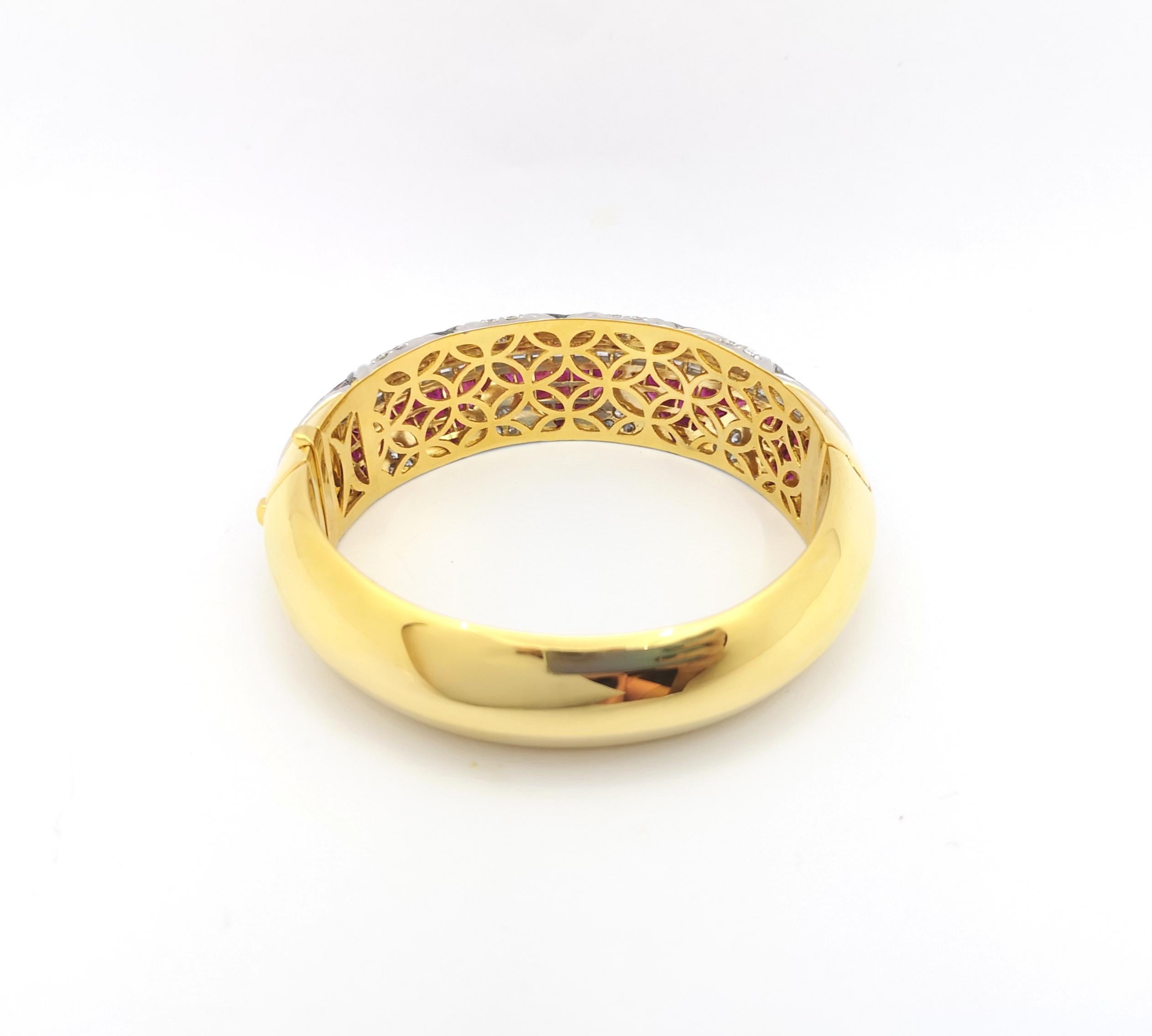 Brazalete de rubí con diamantes engastado en oro de 18 quilates en venta 6