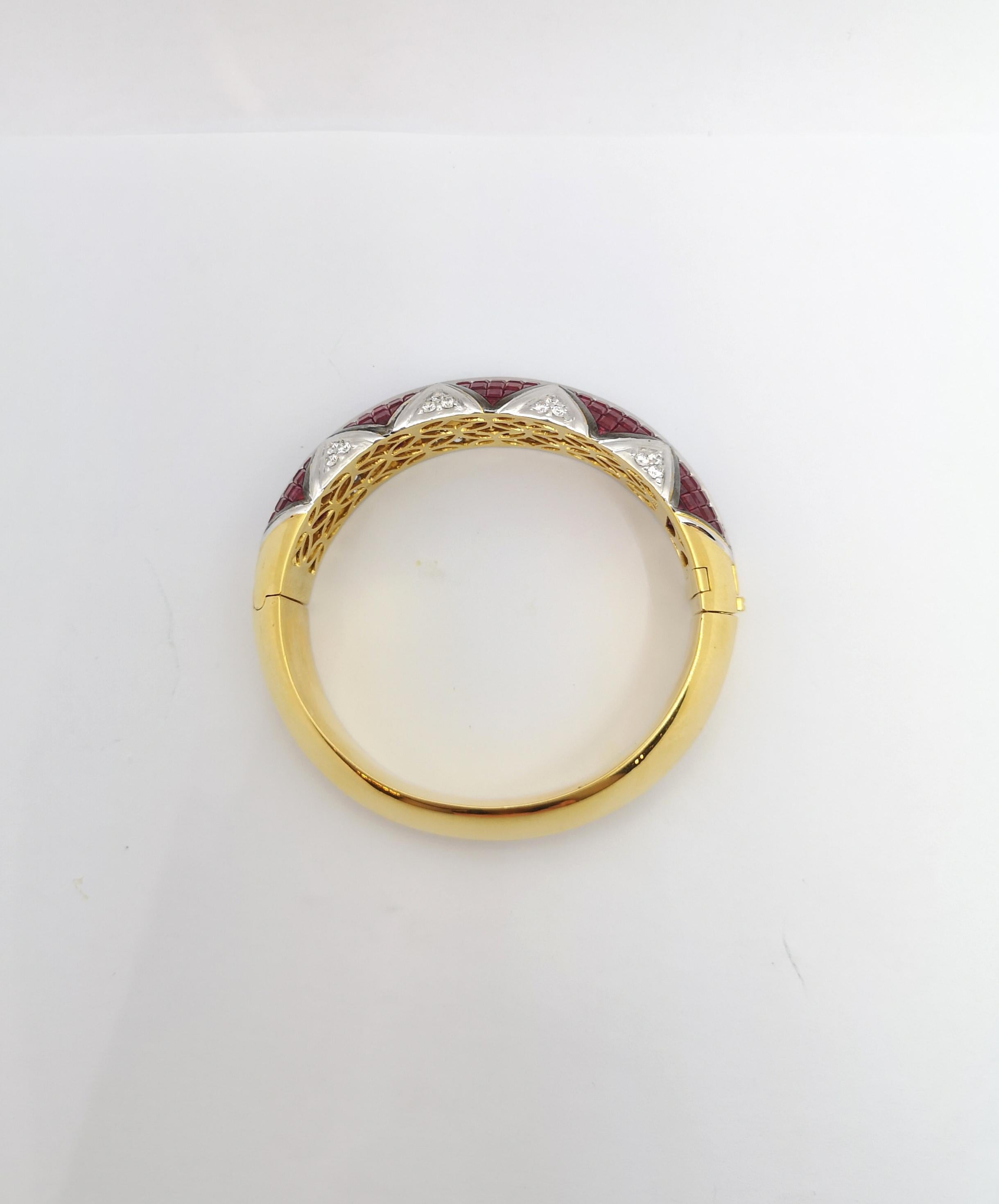 Brazalete de rubí con diamantes engastado en oro de 18 quilates en venta 7