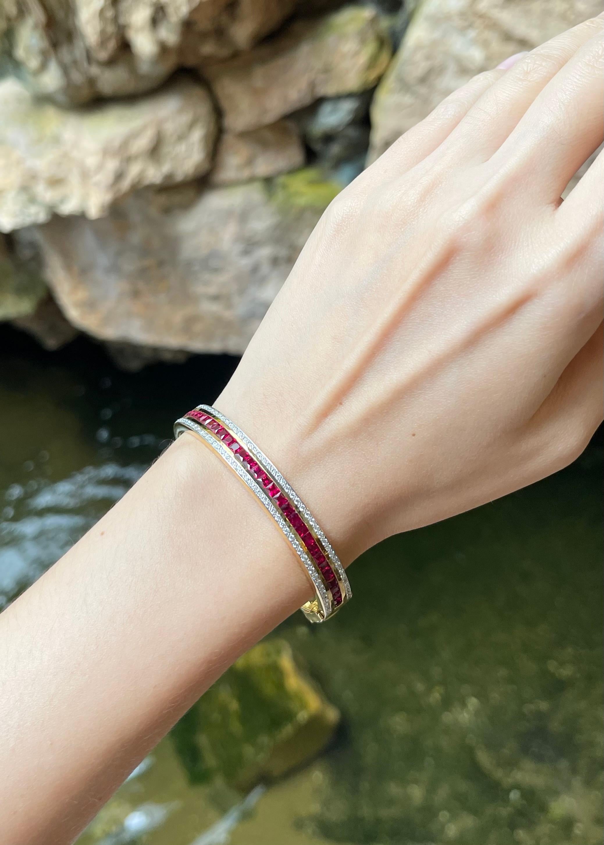 Ruby 6.06 carats with Diamond 0.80 carat Bangle set in 18K Gold Settings

Width:  0.7 cm 
Diameter: 5.5 cm
Total Weight: 36.41 grams

