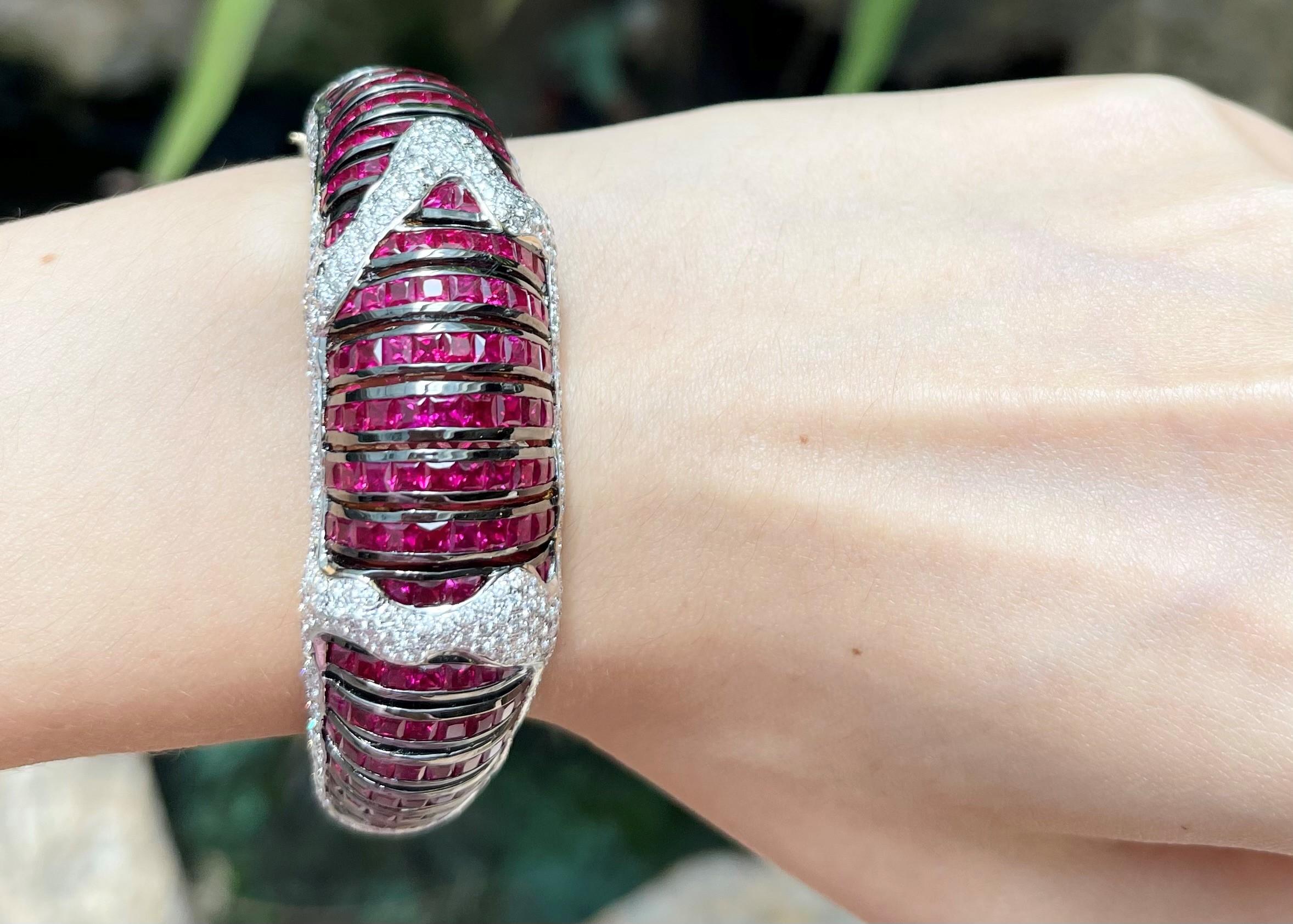 Brazalete de rubí con diamantes engastado en oro de 18 quilates Contemporáneo en venta