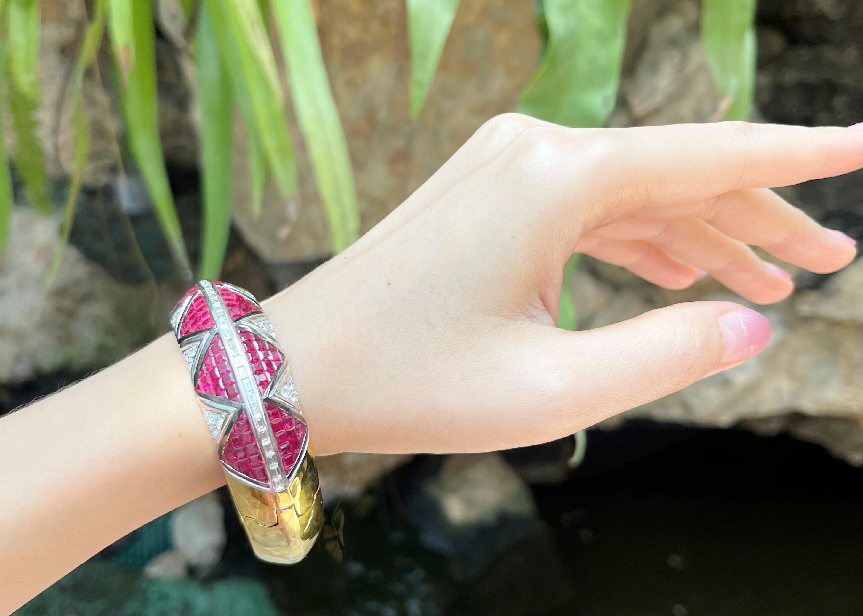 Brazalete de rubí con diamantes engastado en oro de 18 quilates Contemporáneo en venta