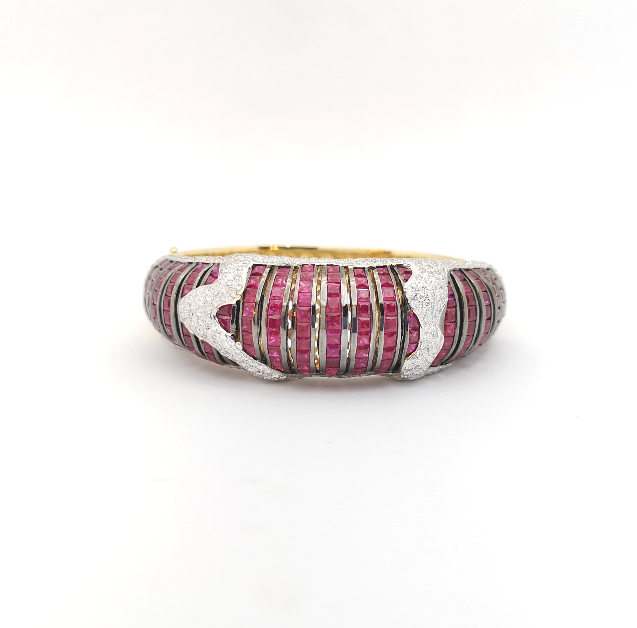 Brazalete de rubí con diamantes engastado en oro de 18 quilates en venta 1