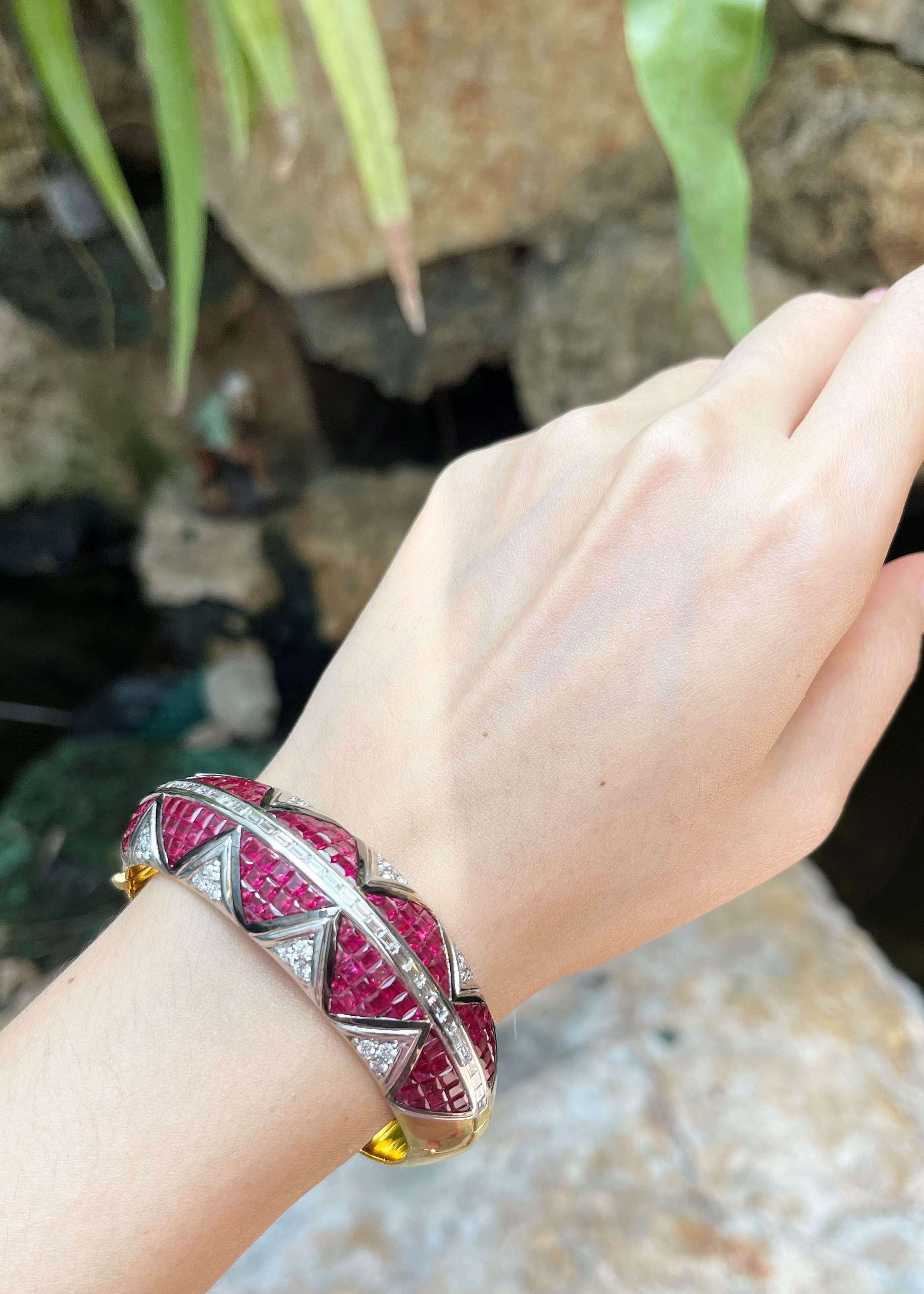 Brazalete de rubí con diamantes engastado en oro de 18 quilates en venta 1