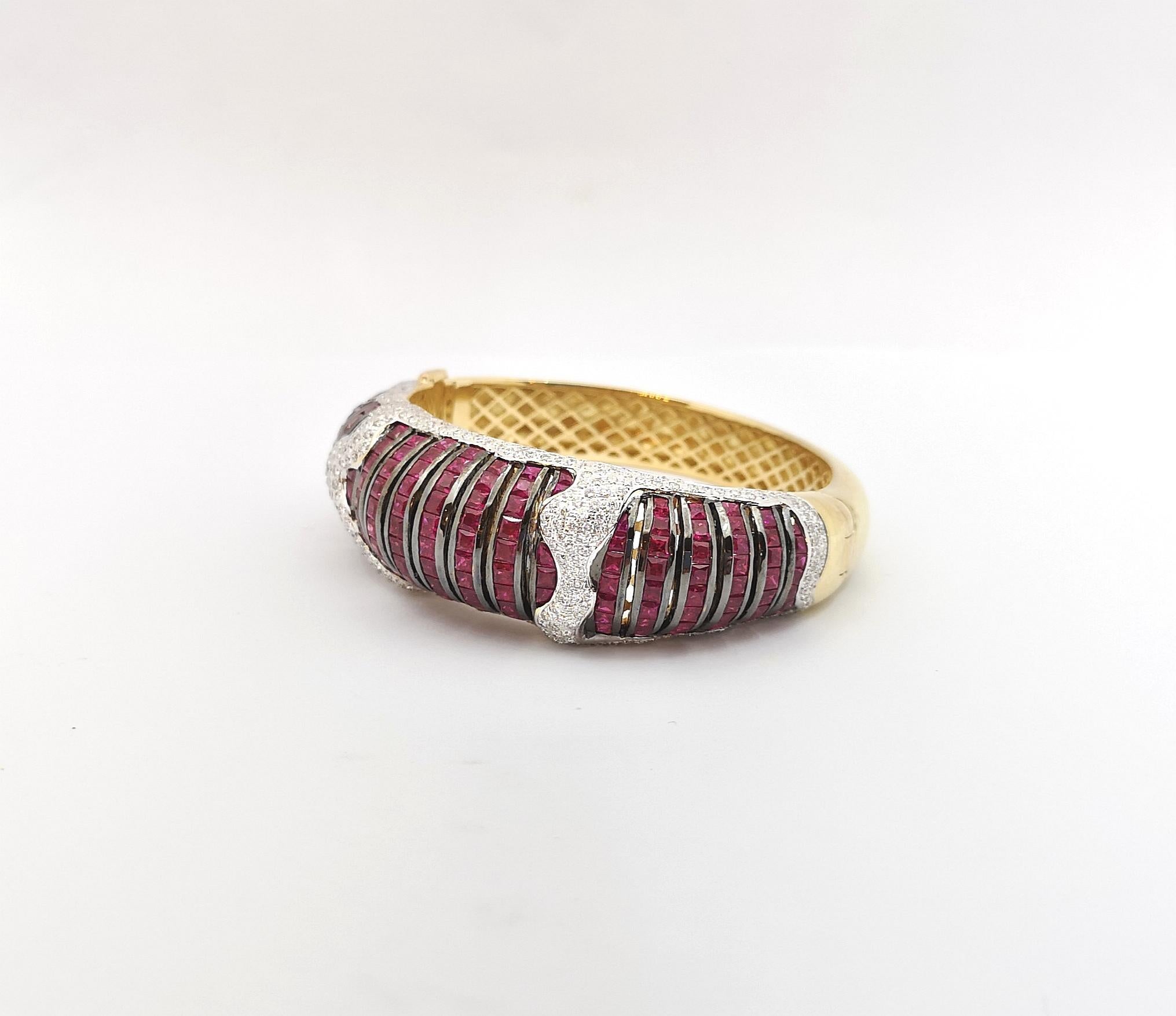 Brazalete de rubí con diamantes engastado en oro de 18 quilates en venta 2