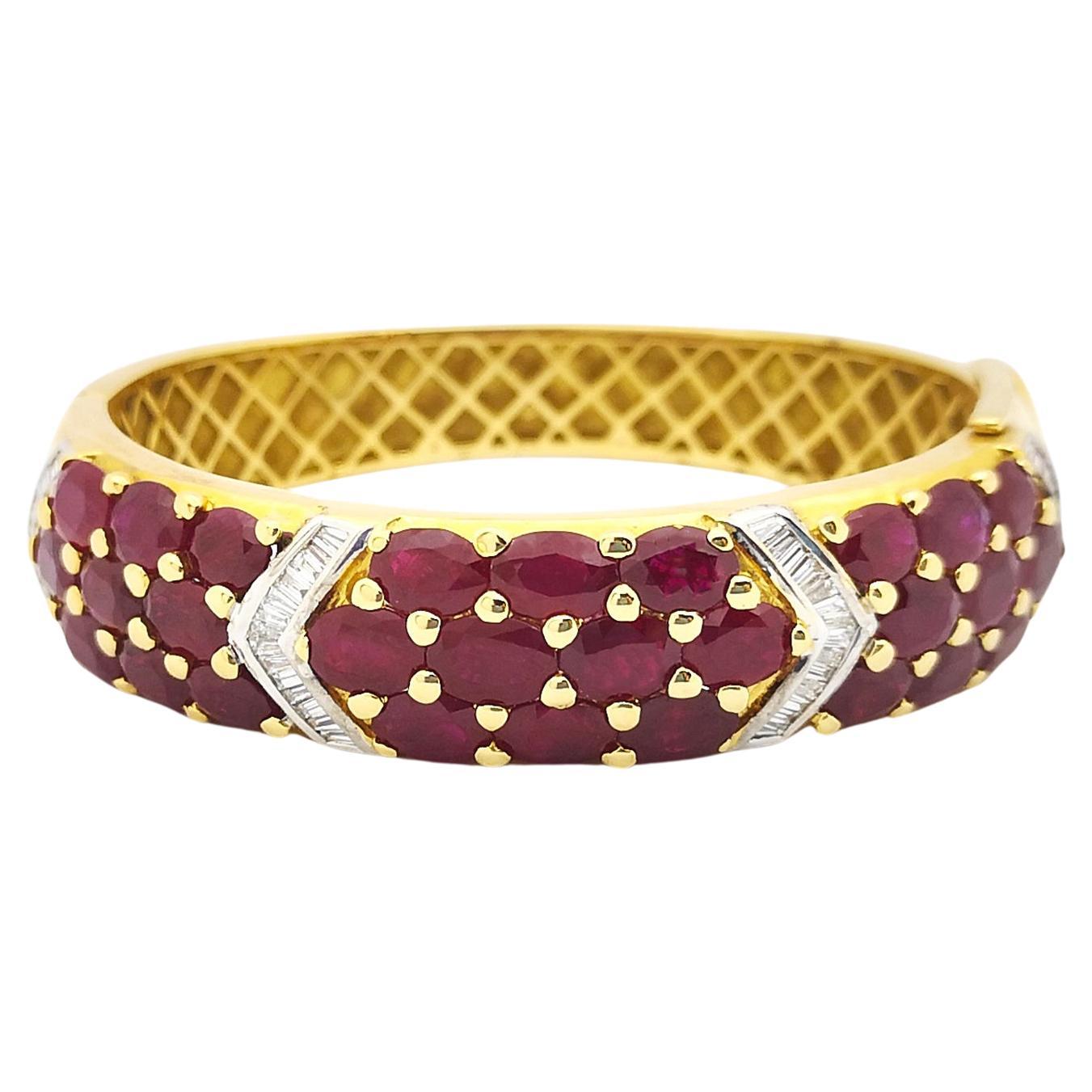 Brazalete de rubí con diamantes engastado en oro de 18 quilates