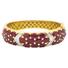 Brazalete de rubí con diamantes engastado en oro de 18 quilates