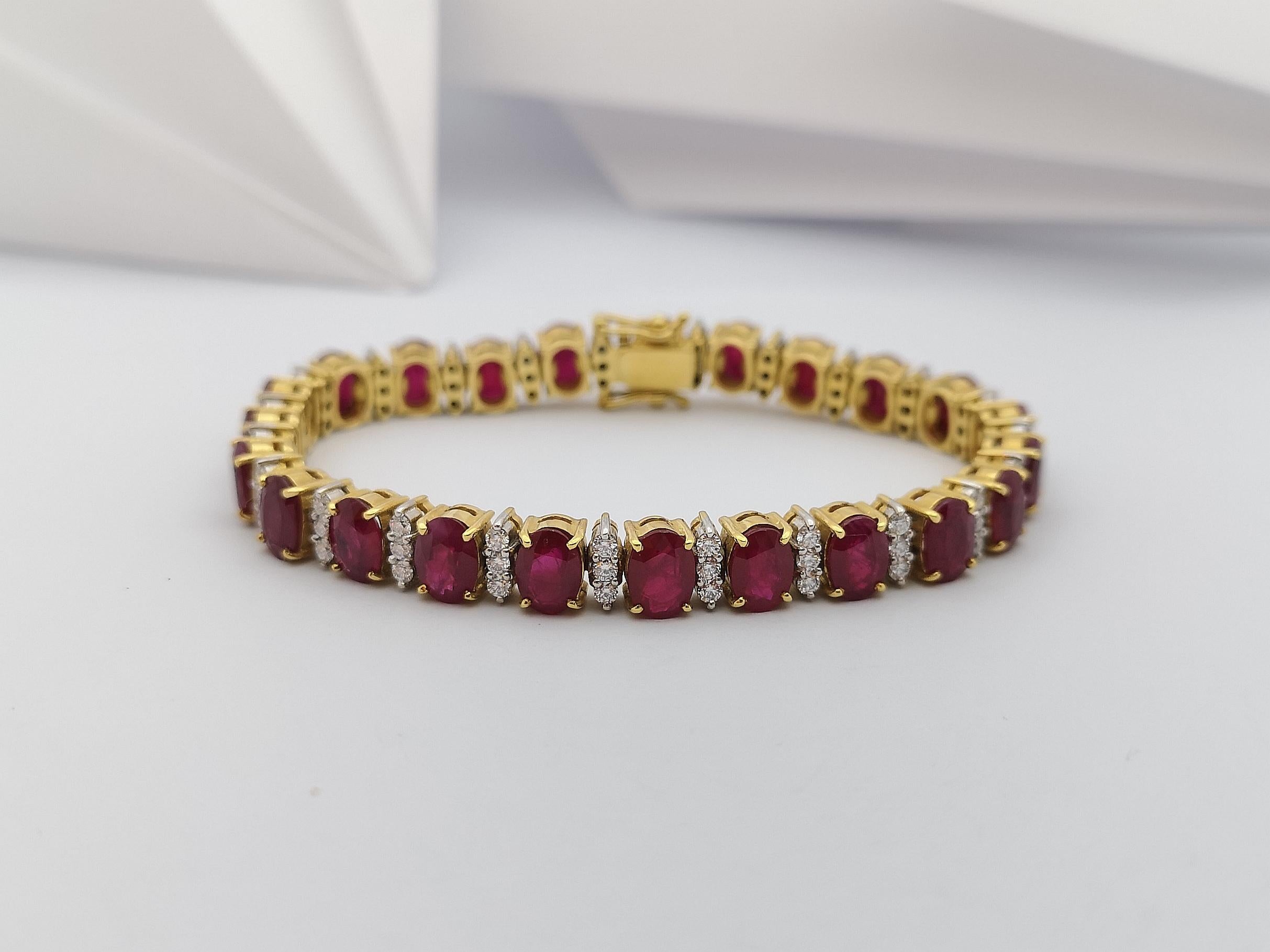 Ruby with Diamond Bracelet Set in 18 Karat Gold Setting In New Condition For Sale In Bangkok, TH