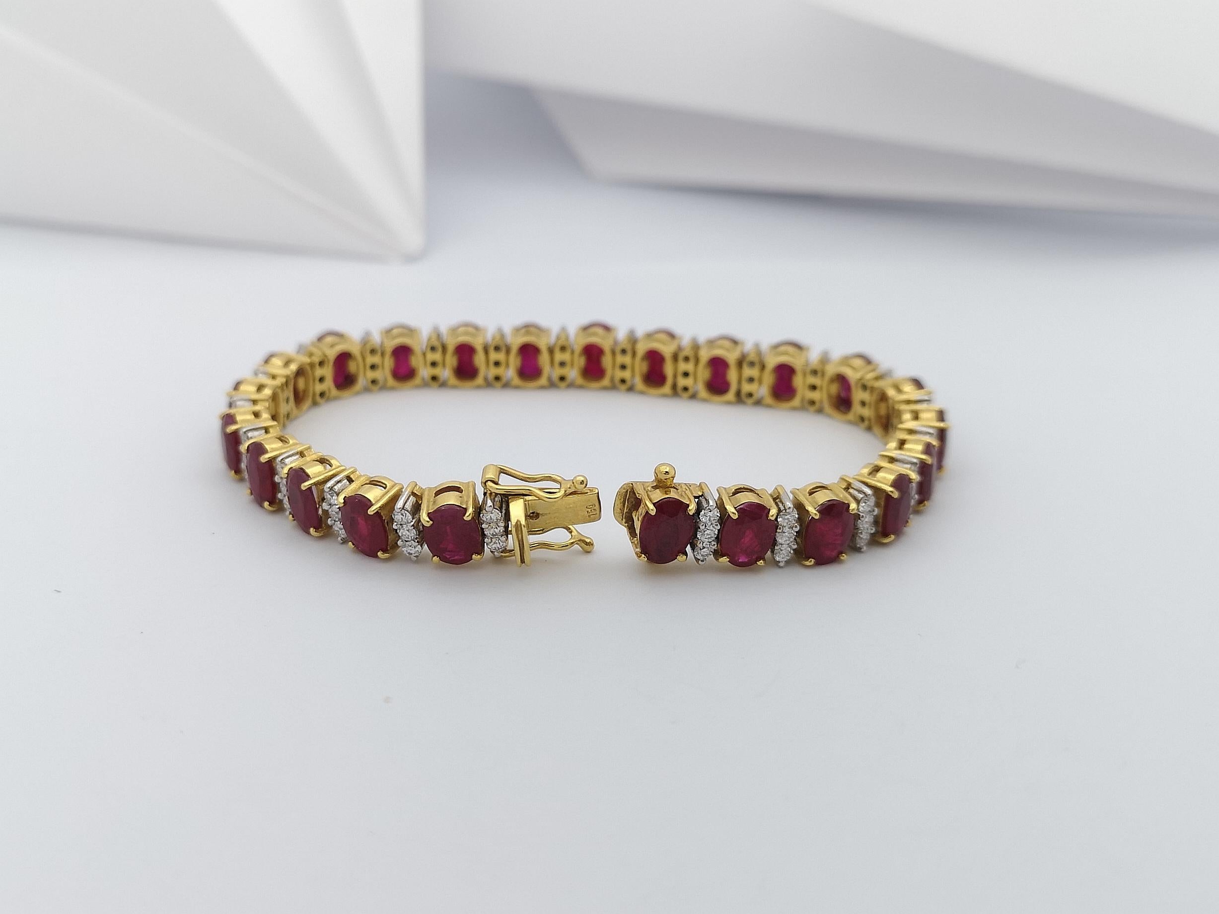 Ruby with Diamond Bracelet Set in 18 Karat Gold Setting For Sale 1