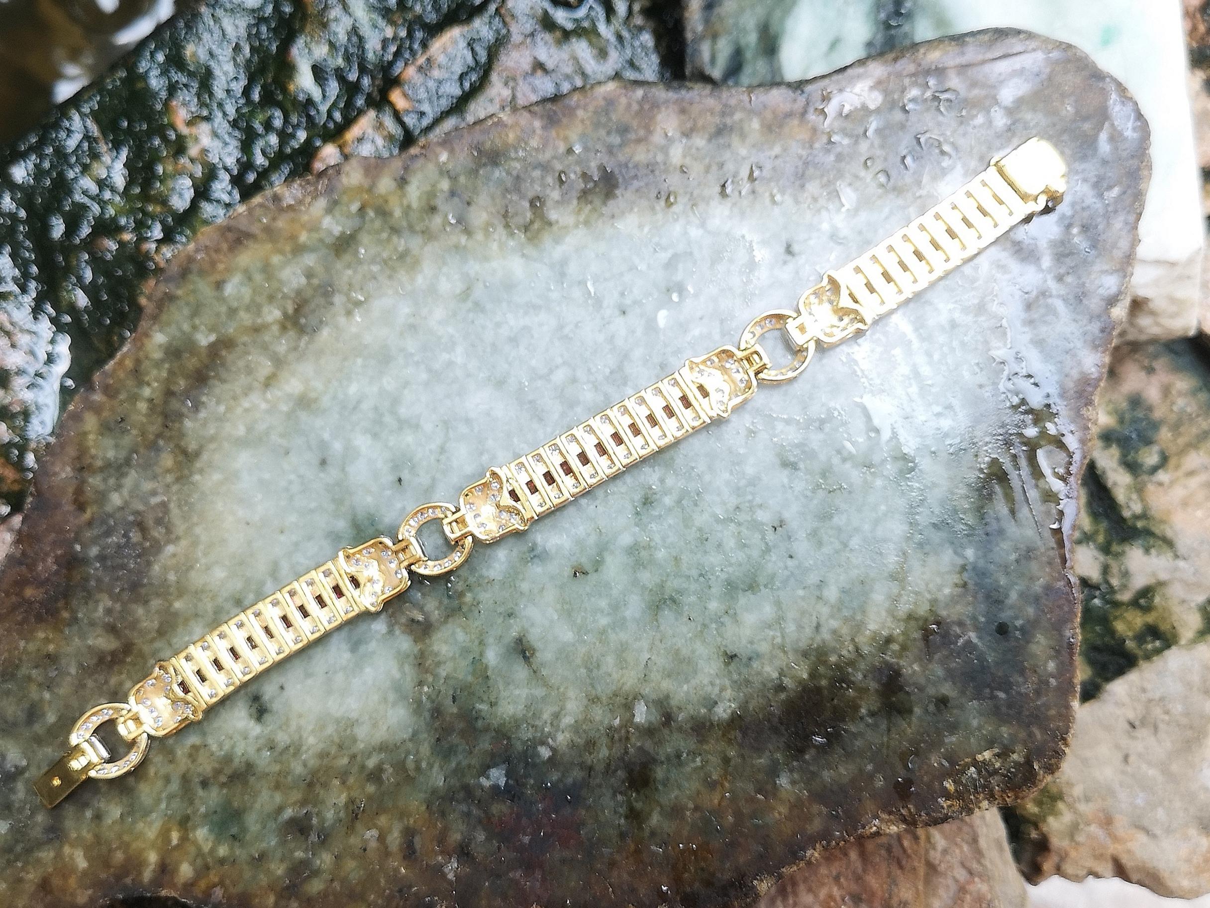 Taglio princess Bracciale di rubini e diamanti con montatura in oro 18 carati in vendita