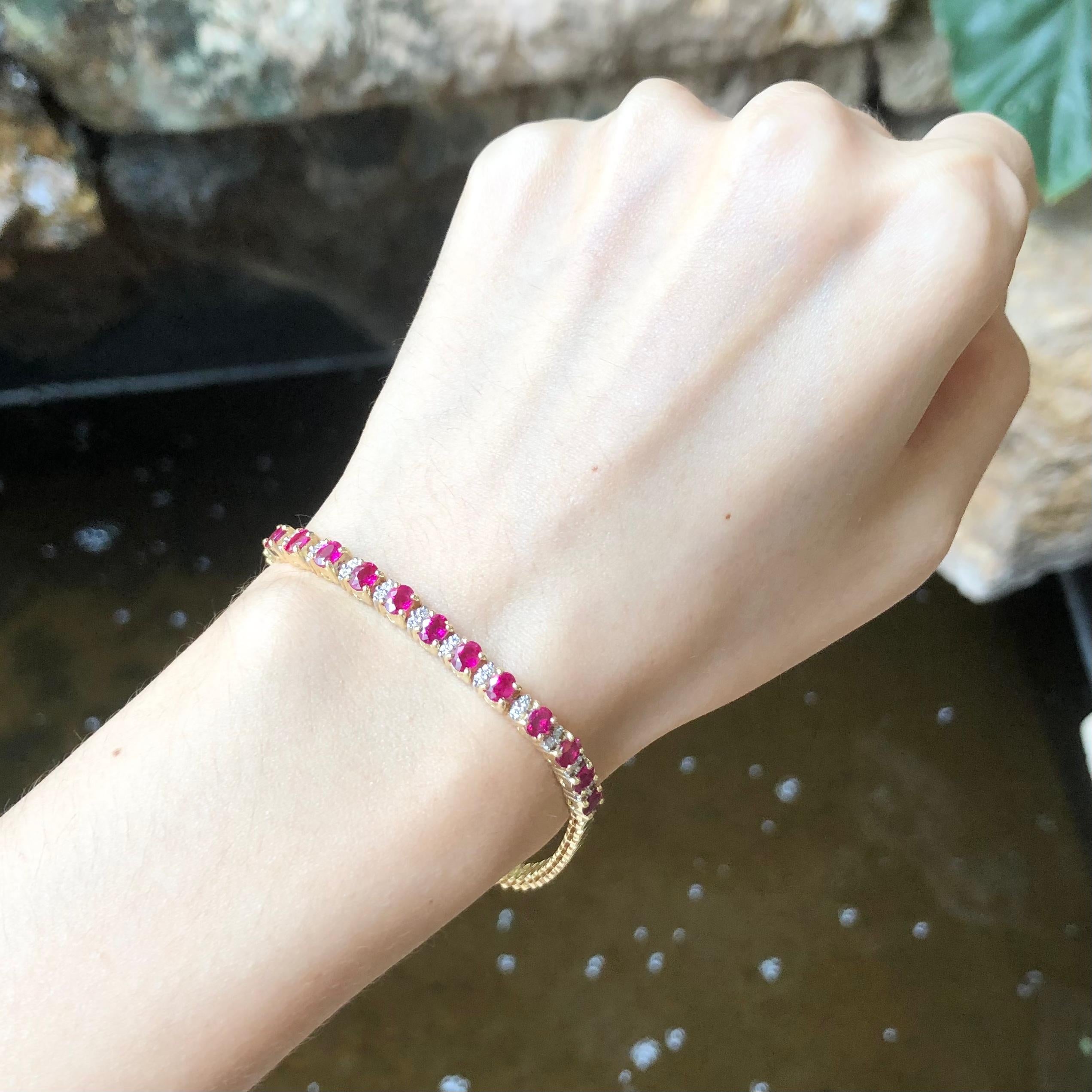 Ruby with Diamond Bracelet Set in 18 Karat Gold Settings In New Condition For Sale In Bangkok, TH