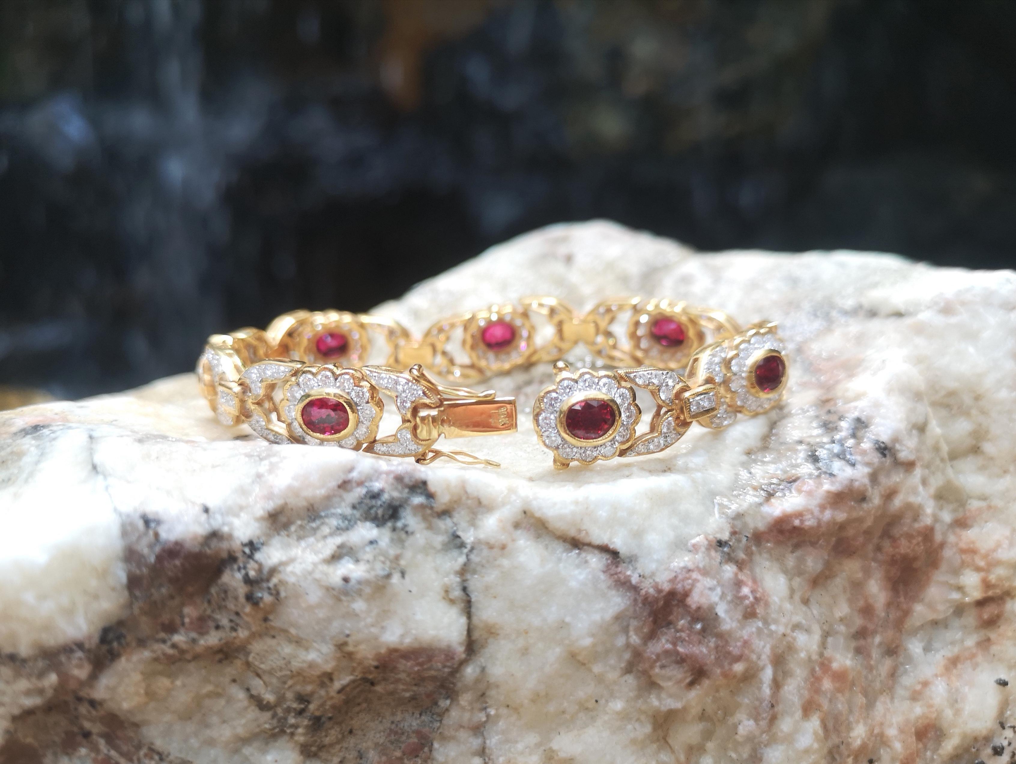 Oval Cut Ruby with Diamond Bracelet Set in 18 Karat Gold Settings For Sale
