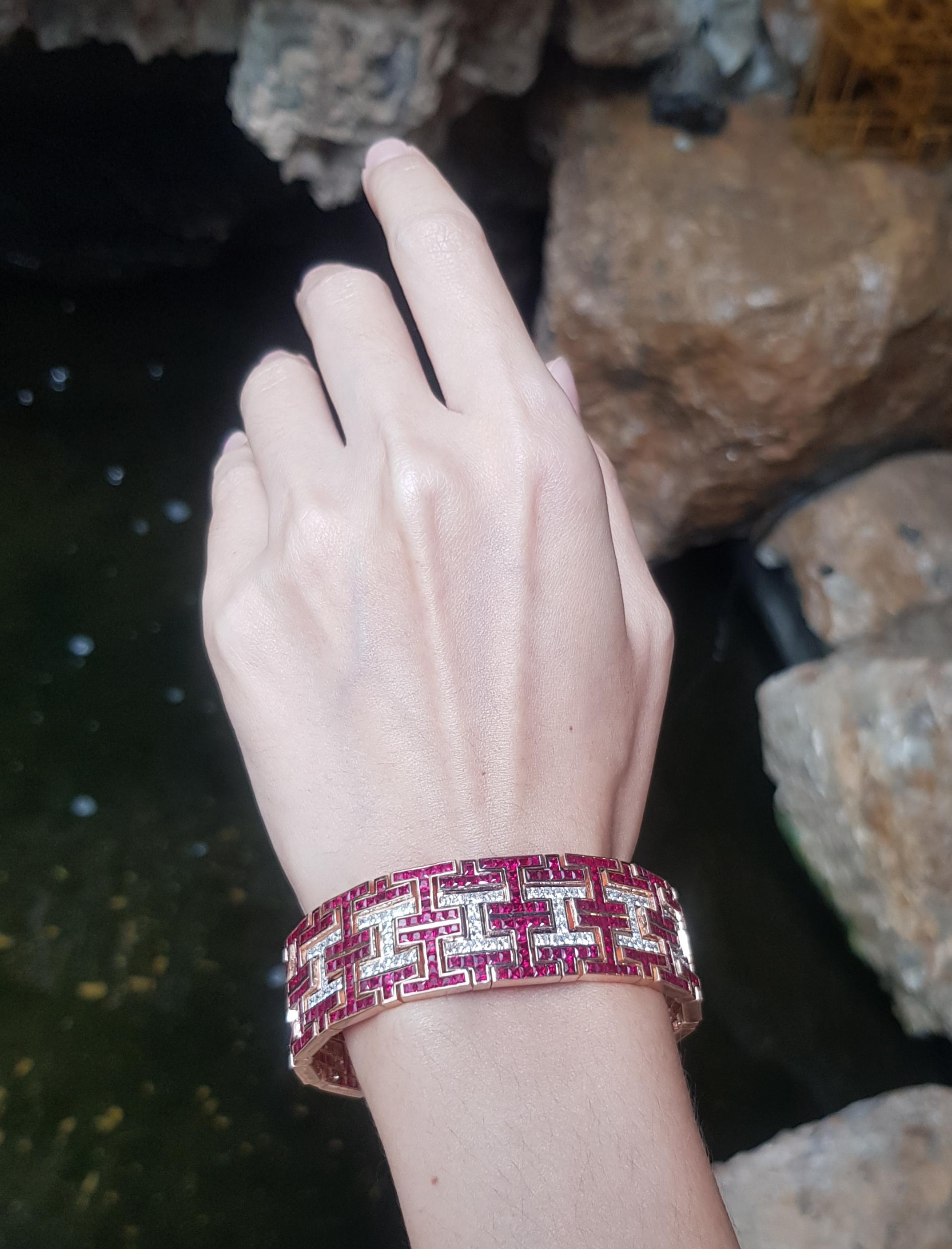 Pulsera de rubíes con diamantes engastada en oro rosa de 18 quilates Contemporáneo en venta