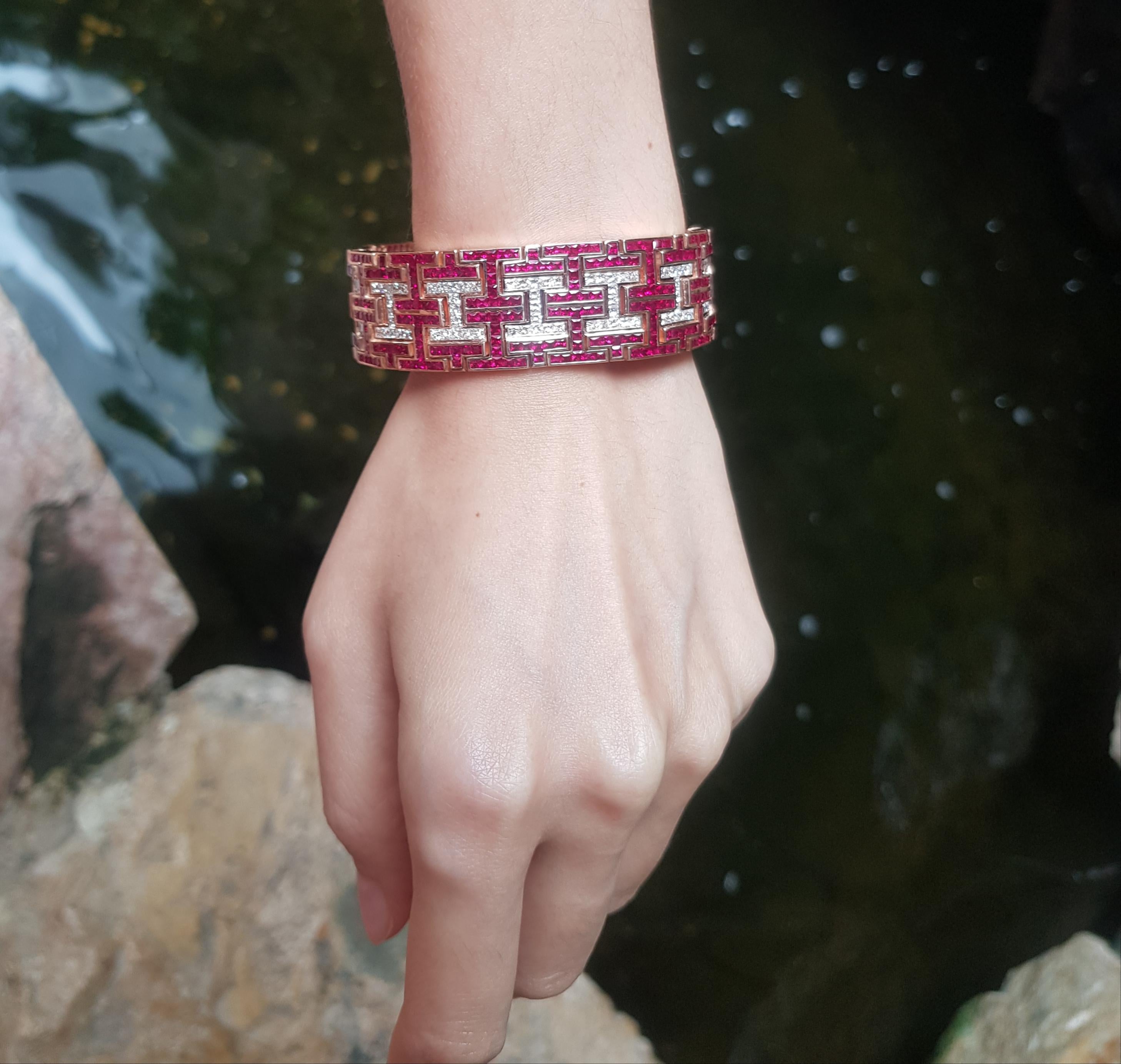 Pulsera de rubíes con diamantes engastada en oro rosa de 18 quilates Corte mixto en venta