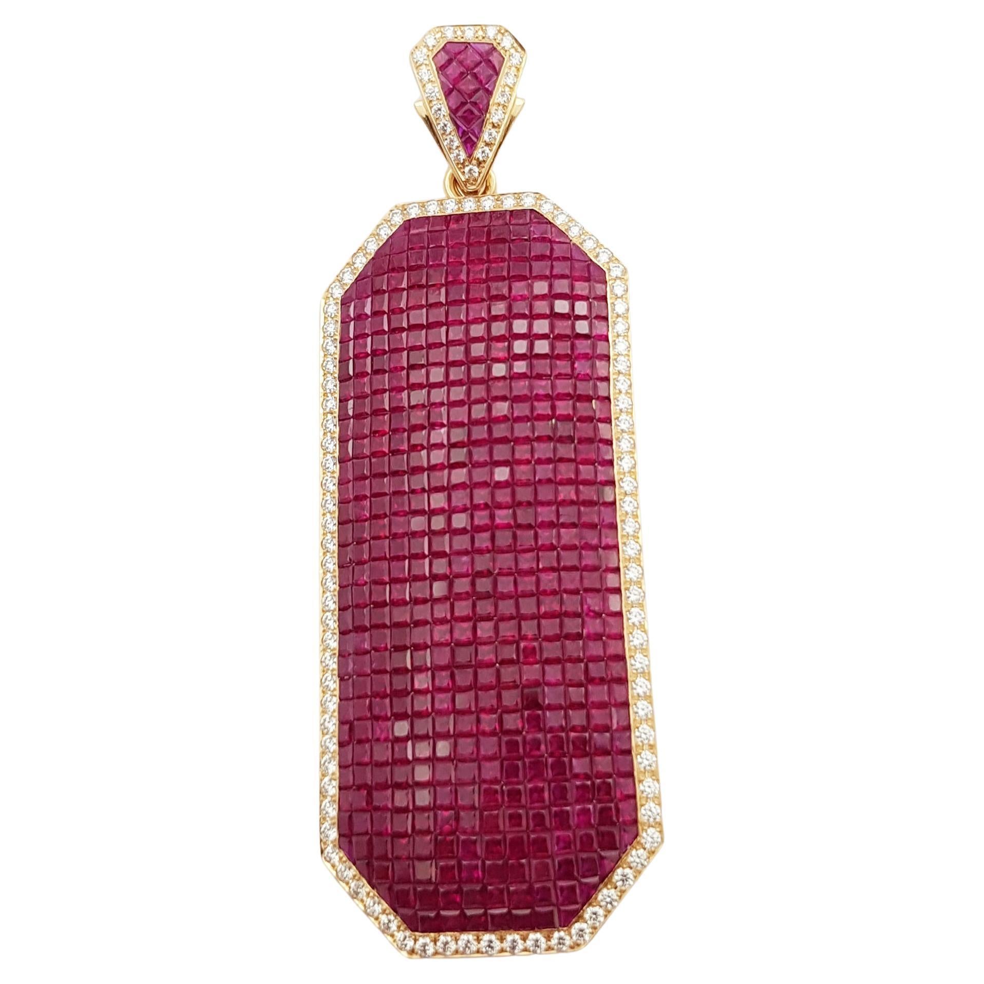 Broche/pendentif en or rose 18 carats sertie d'un rubis et de diamants en vente