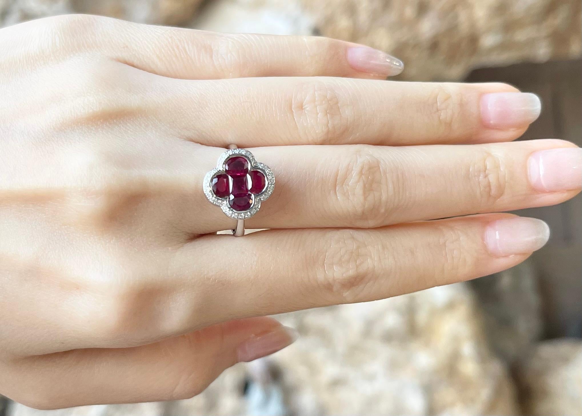 Contemporary Ruby with Diamond Clover Ring set in 18K White Gold Settings For Sale