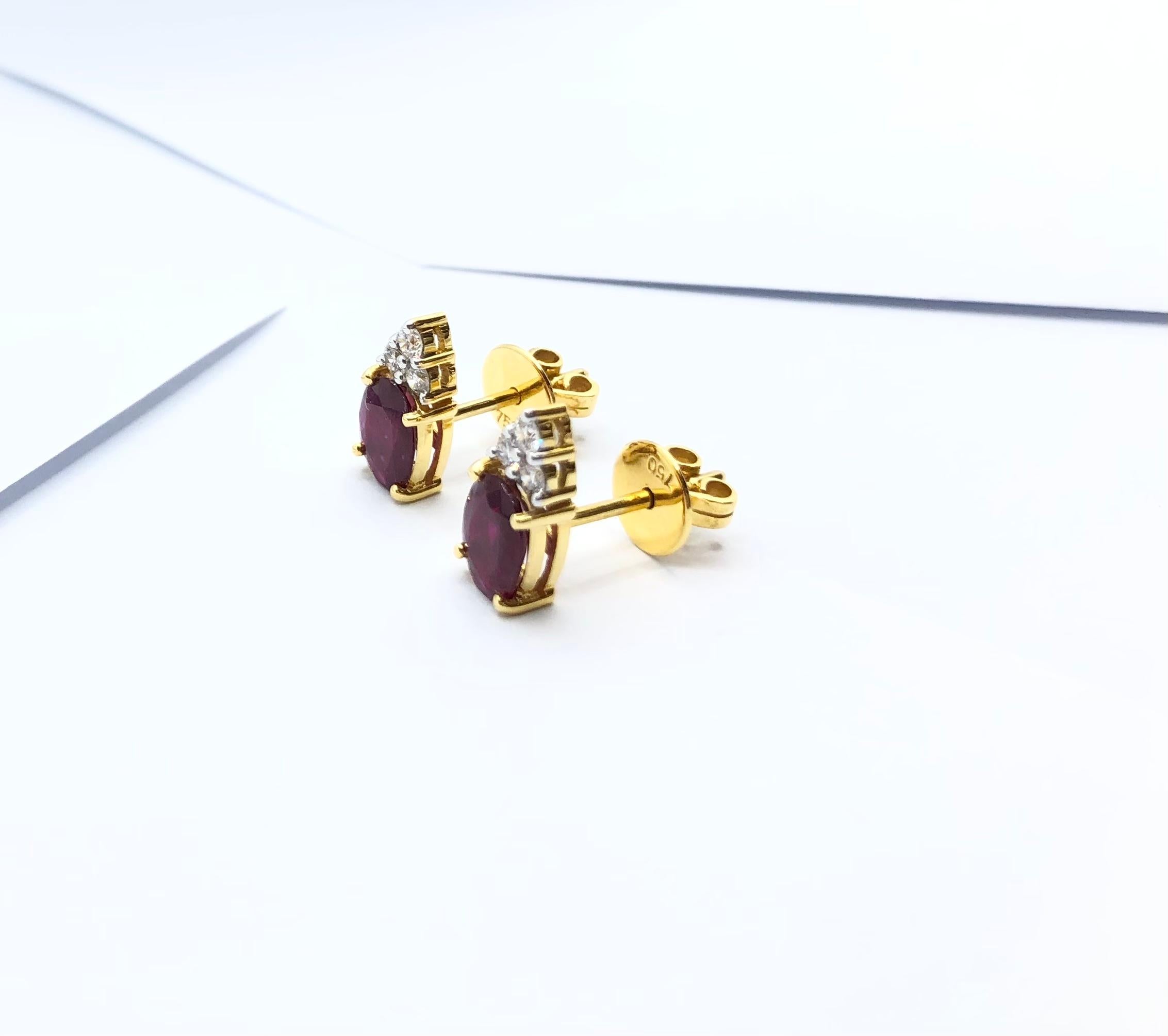 Ruby  with Diamond  Earrings set in 18 Karat Gold Settings In New Condition For Sale In Bangkok, TH