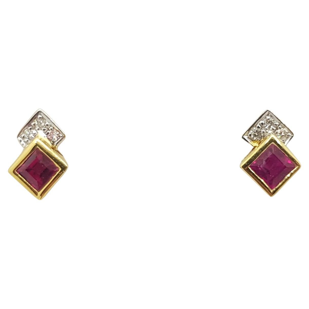 Ohrringe mit Rubin und Diamanten in 18 Karat Goldfassungen gefasst