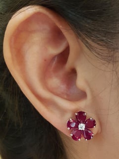 Boucles d'oreilles rubis et diamants en or blanc 18 carats