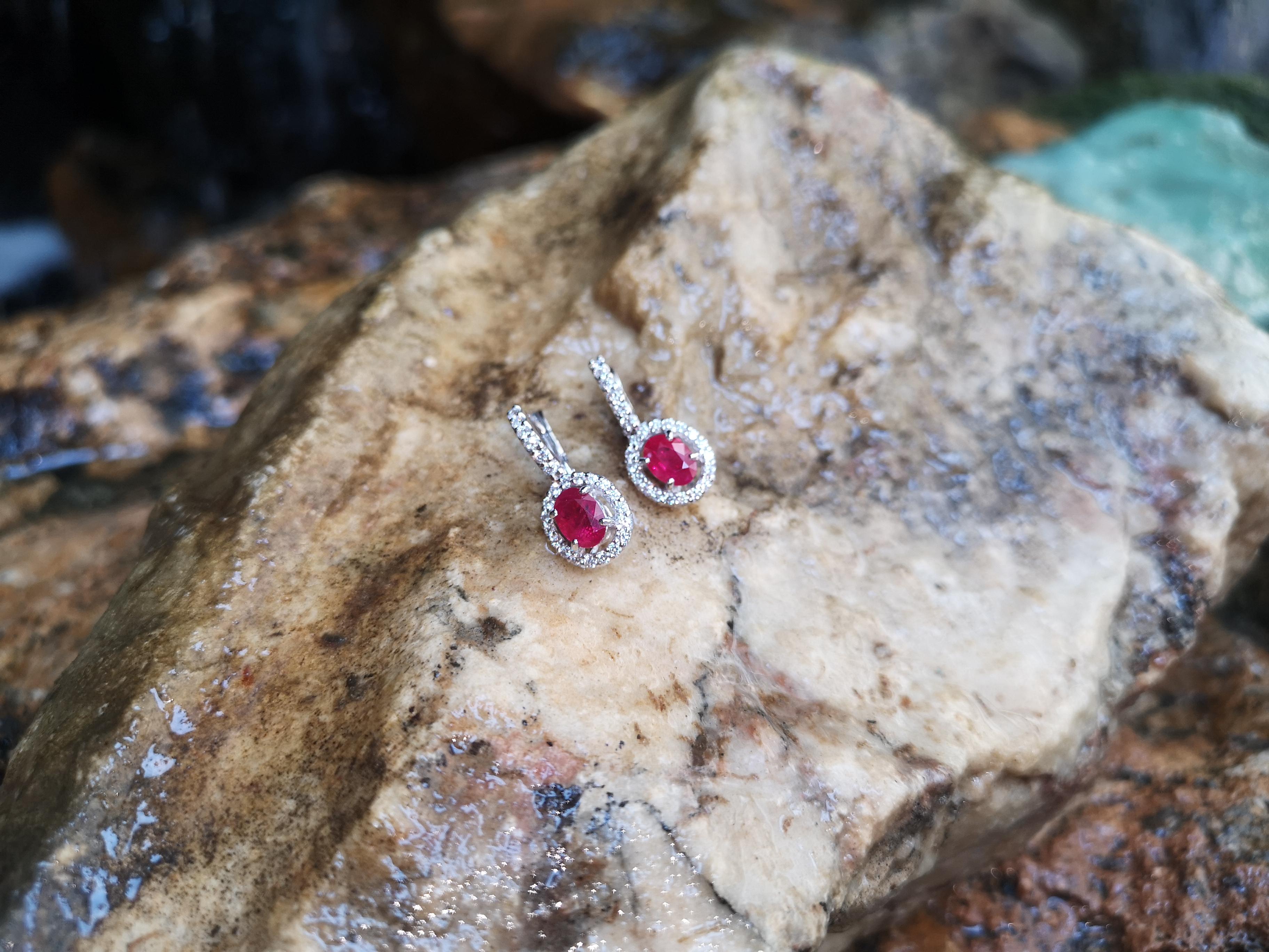 Ruby with Diamond Earrings Set in 18 Karat White Gold Settings In New Condition For Sale In Bangkok, TH