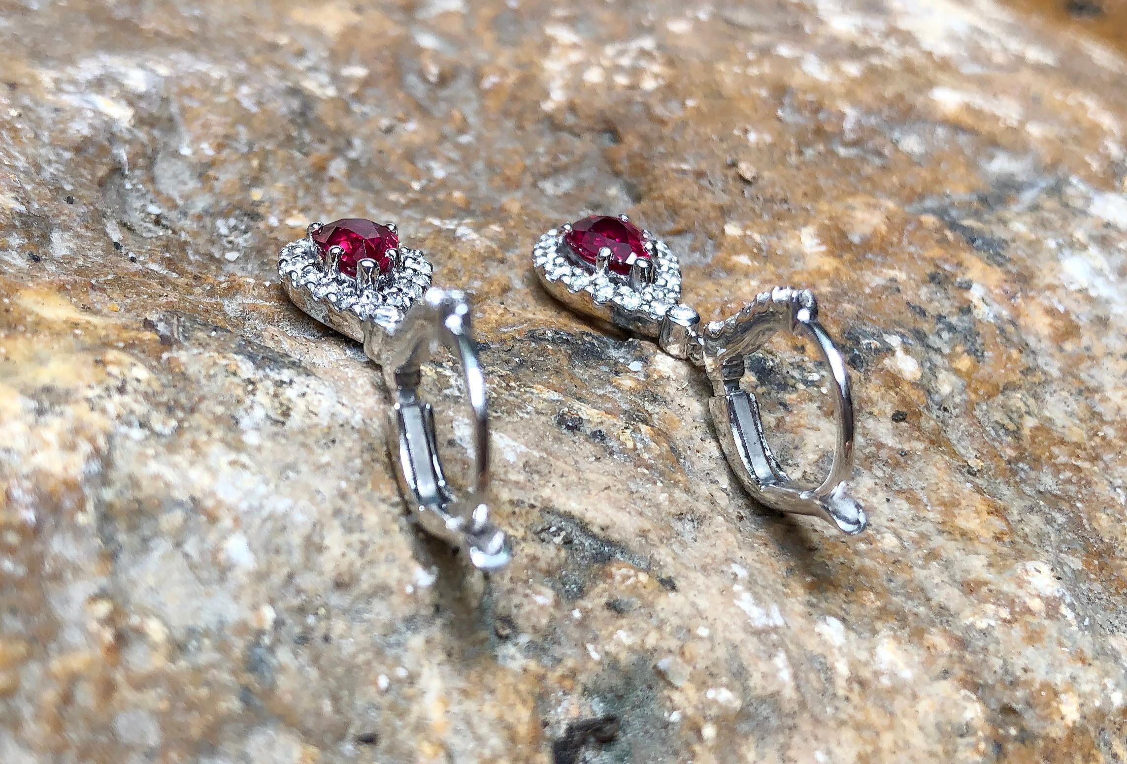 Ruby with Diamond Earrings Set in 18 Karat White Gold Settings In New Condition For Sale In Bangkok, TH