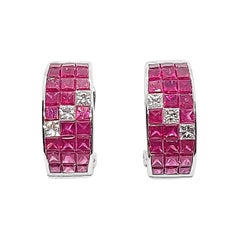 Boucles d'oreilles en or blanc 18 carats serties de rubis et de diamants