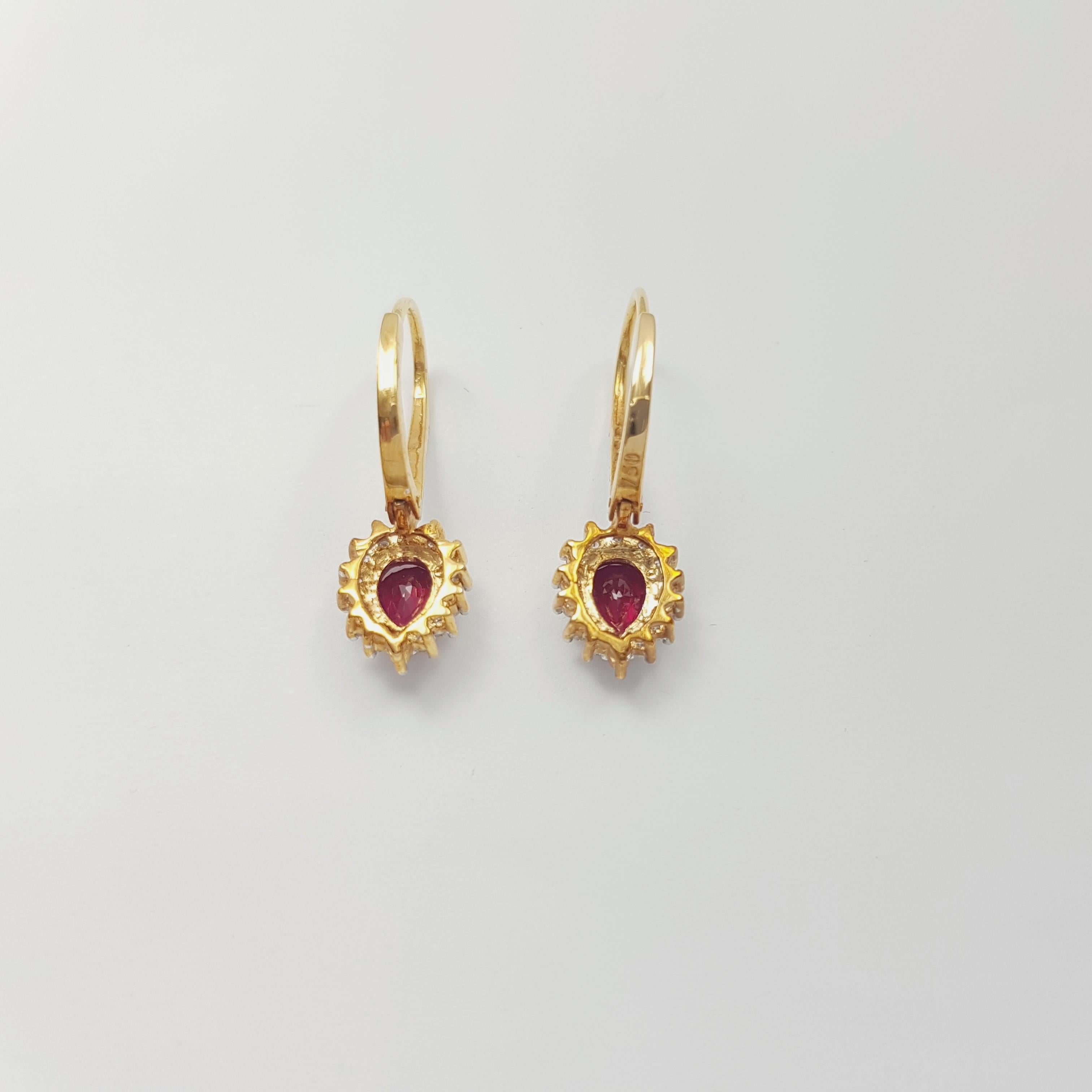Ruby with Diamond Earrings set in 18K Gold Settings in vendita 5
