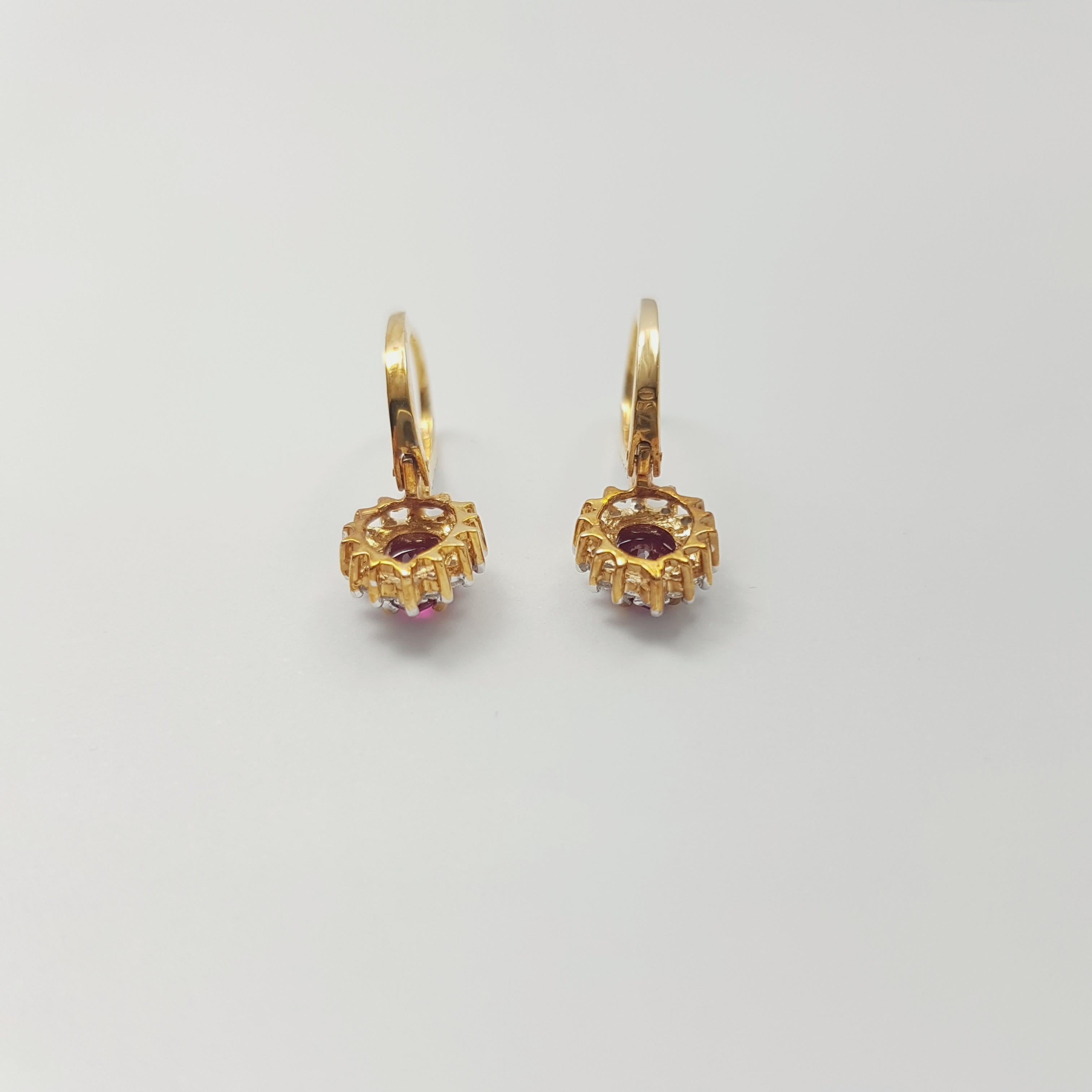 Ruby with Diamond Earrings set in 18K Gold Settings in vendita 6