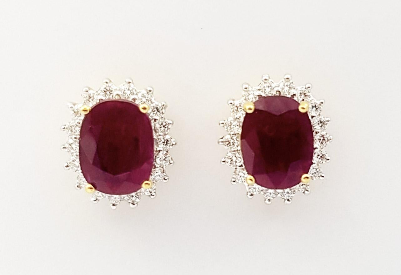 Orecchini con rubino da 3,43 carati e diamante da 0,65 carati con montatura in oro 18K

Larghezza: 1.0 cm 
Lunghezza: 1.2 cm
Peso totale: 7,17 grammi

