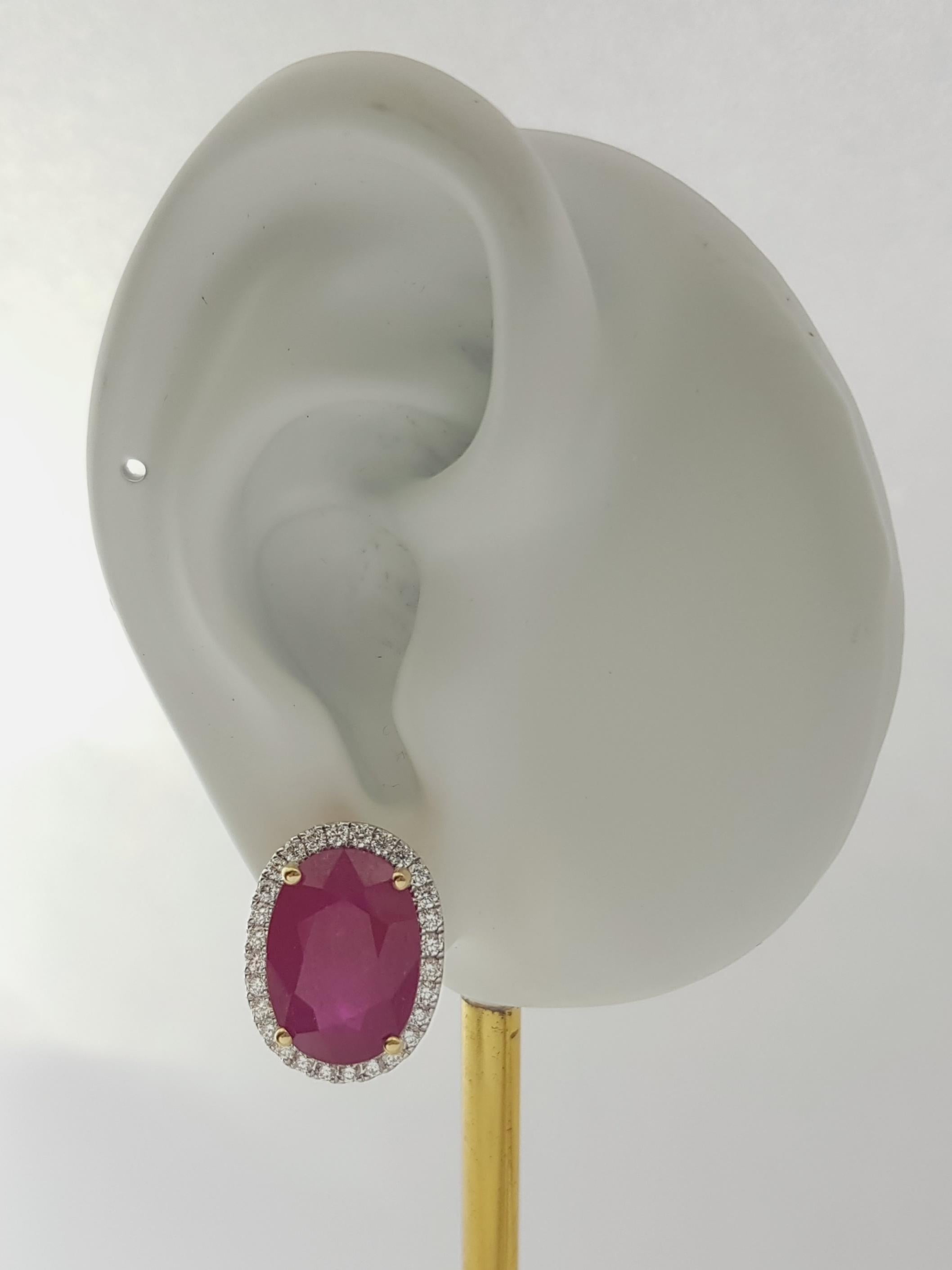 Rubin 15,61 Karat mit Diamant 0,70 Karat Ohrringe in 18K Goldfassung

Breite: 1.4 cm 
Länge: 1,8 cm
Gesamtgewicht: 9,83 Gramm

