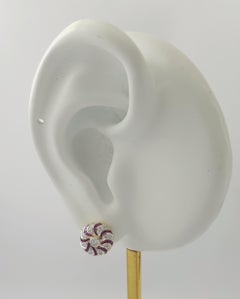 Pendientes de rubí con diamantes engastados en oro de 18 quilates