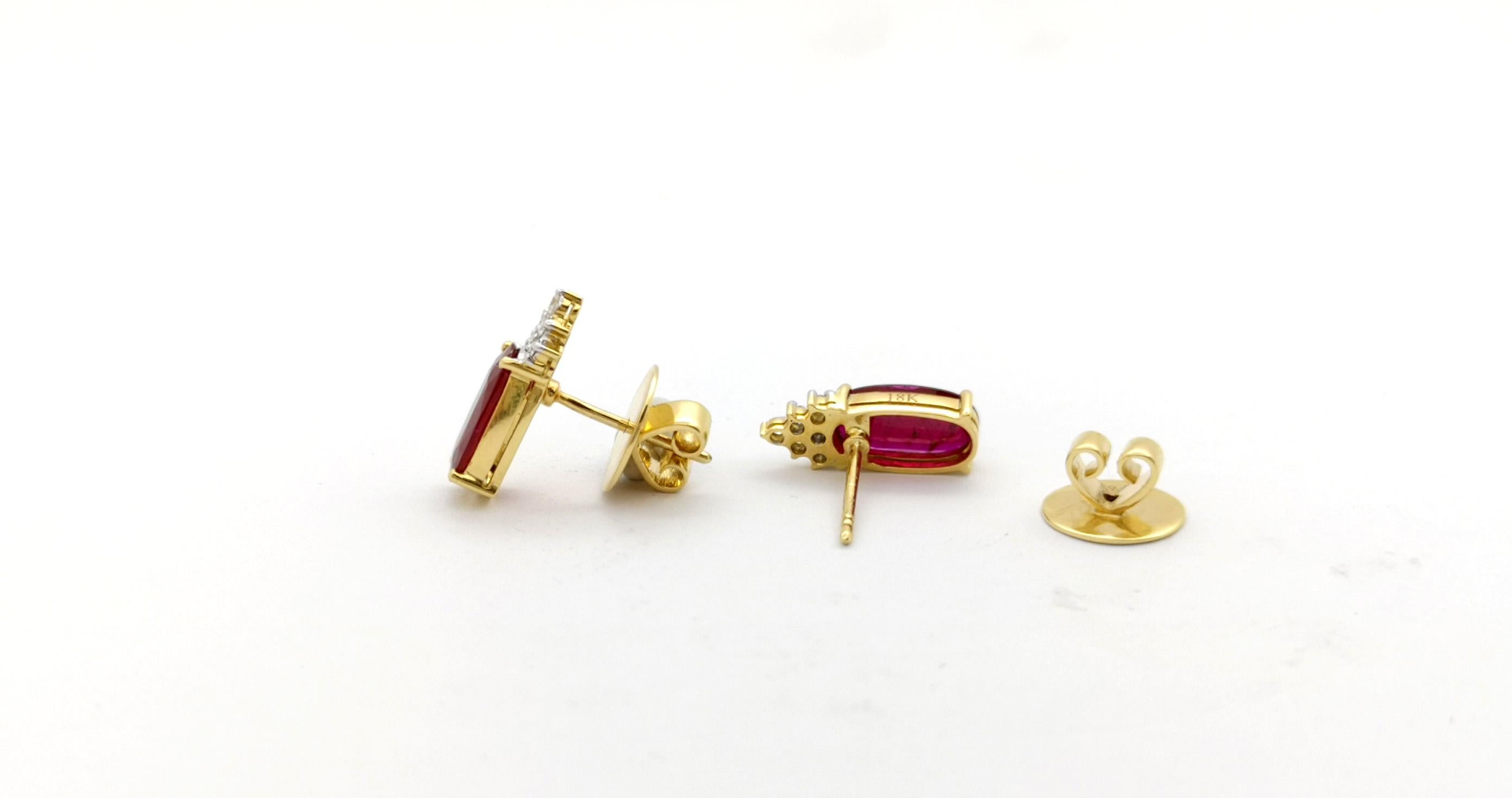 Donna Orecchini di rubini e diamanti con montatura in oro 18K in vendita