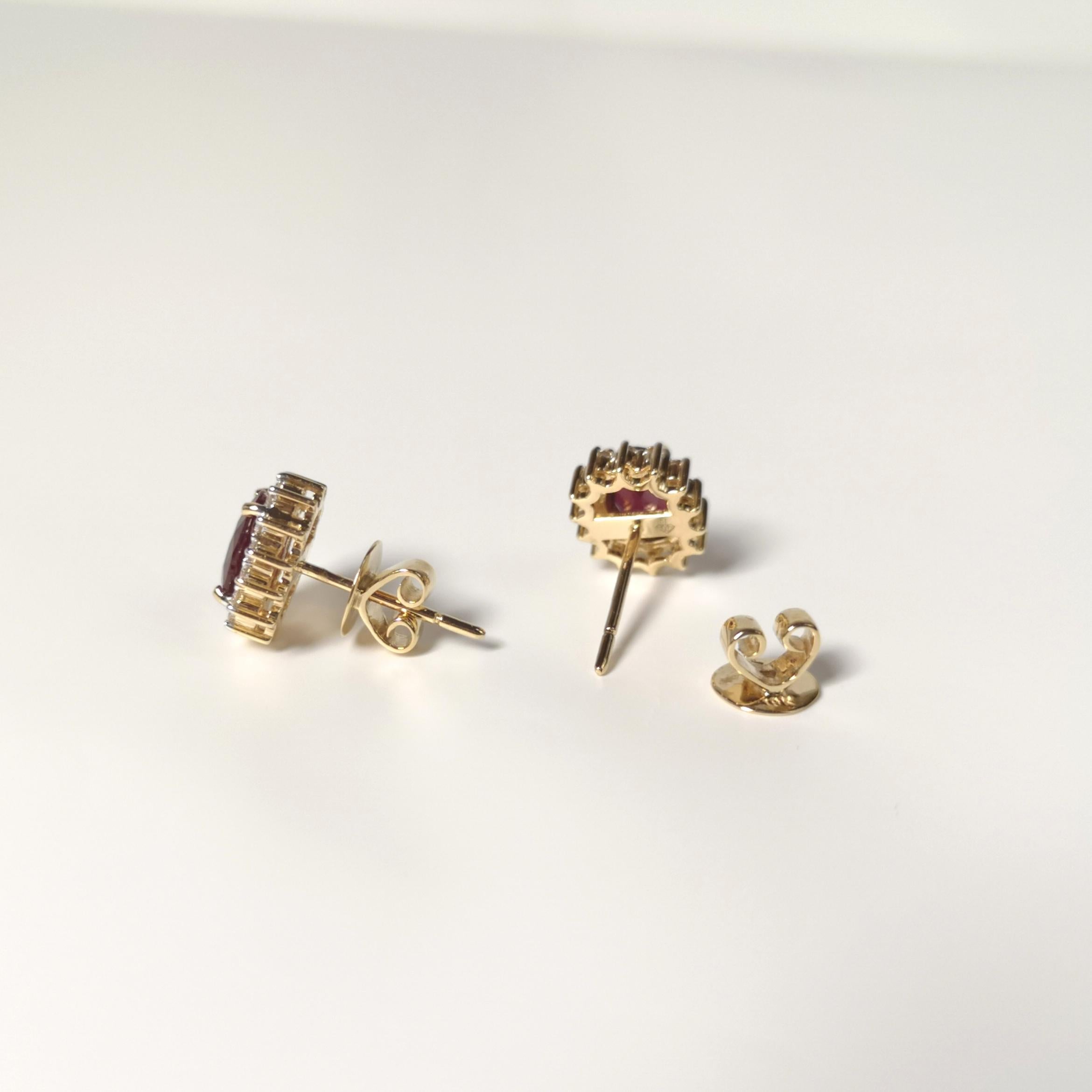 Rubin-Ohrringe mit Diamanten in 18 Karat Gold gefasst im Angebot 1