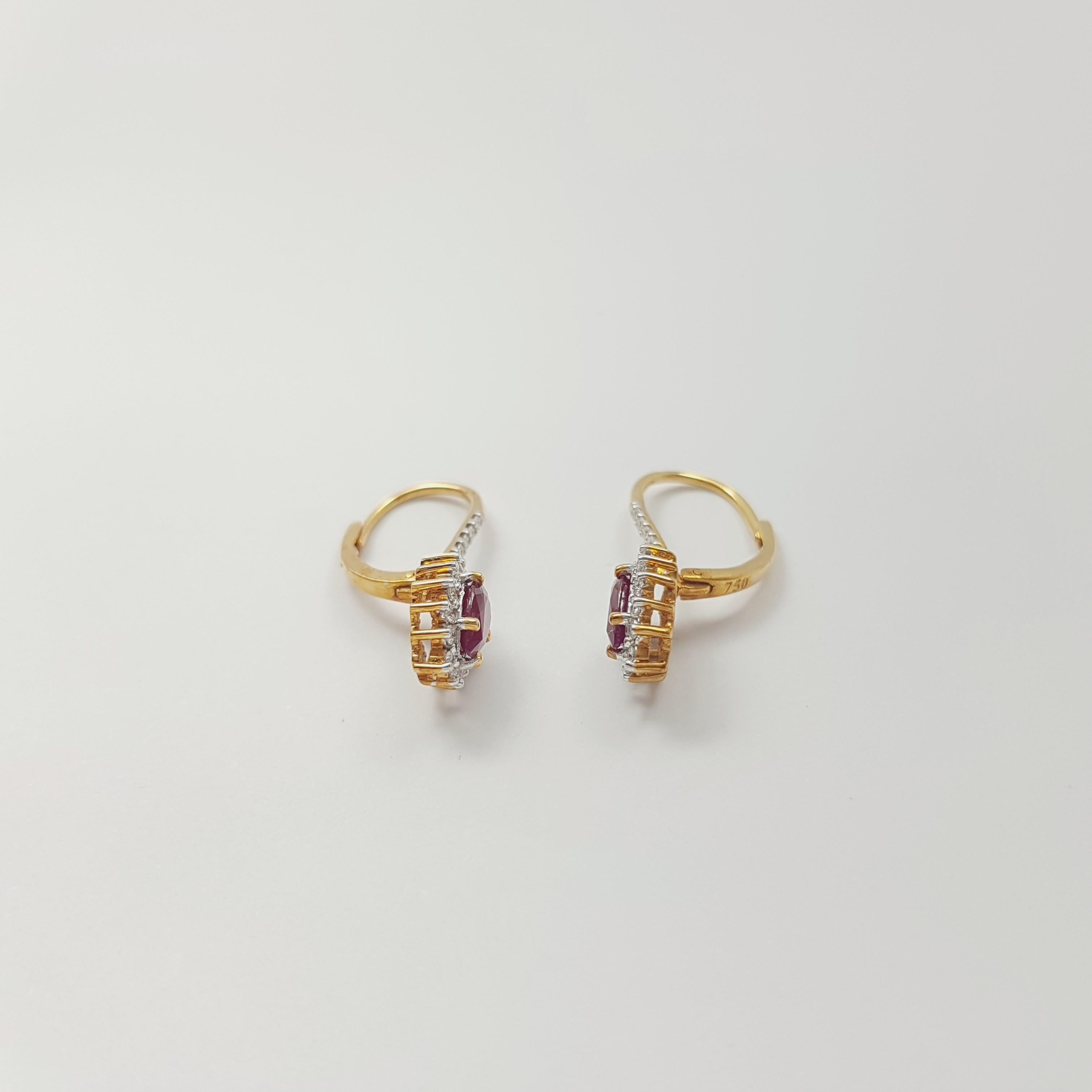Ruby with Diamond Earrings set in 18K Gold Settings in vendita 1