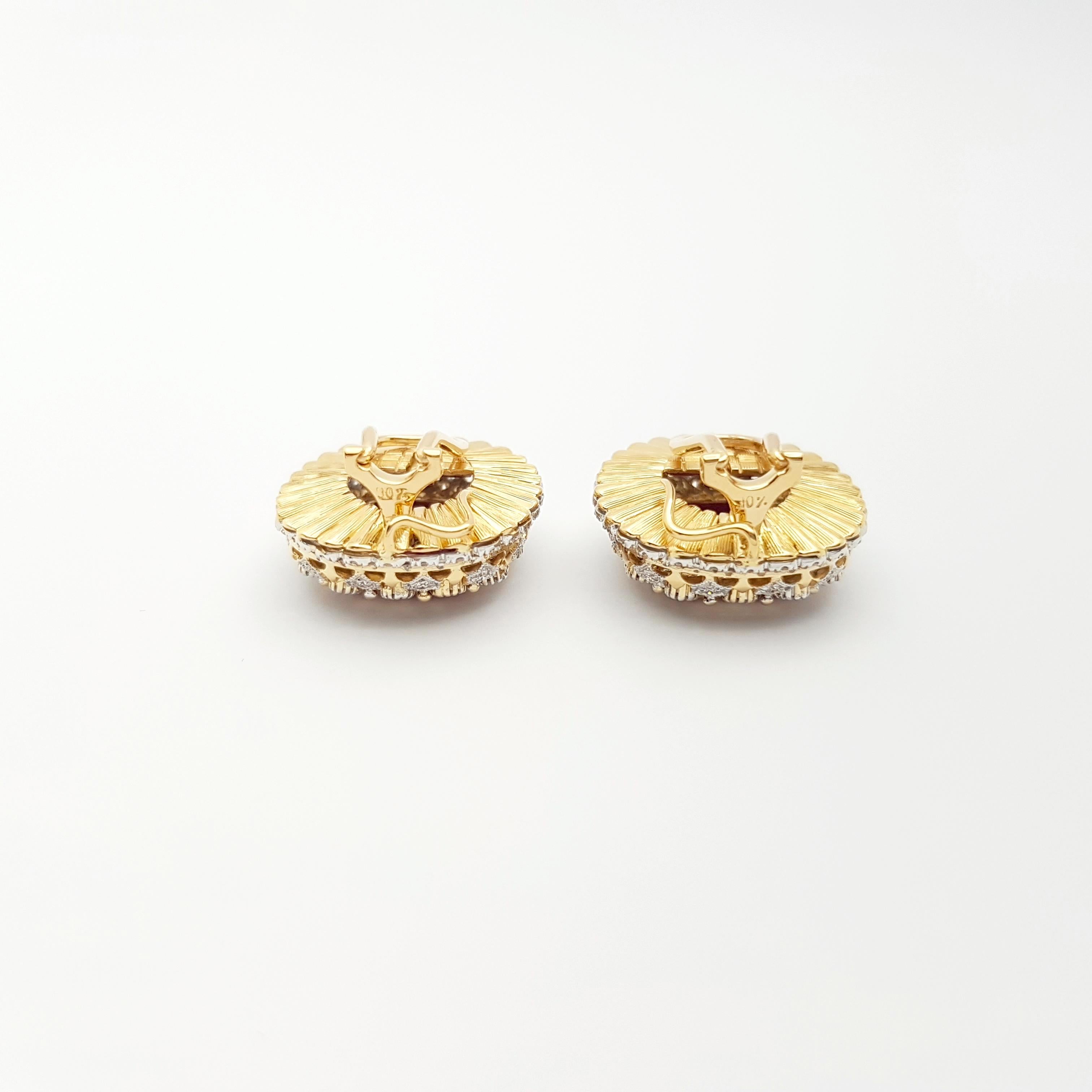Orecchini di rubini e diamanti con montatura in oro 18K in vendita 3